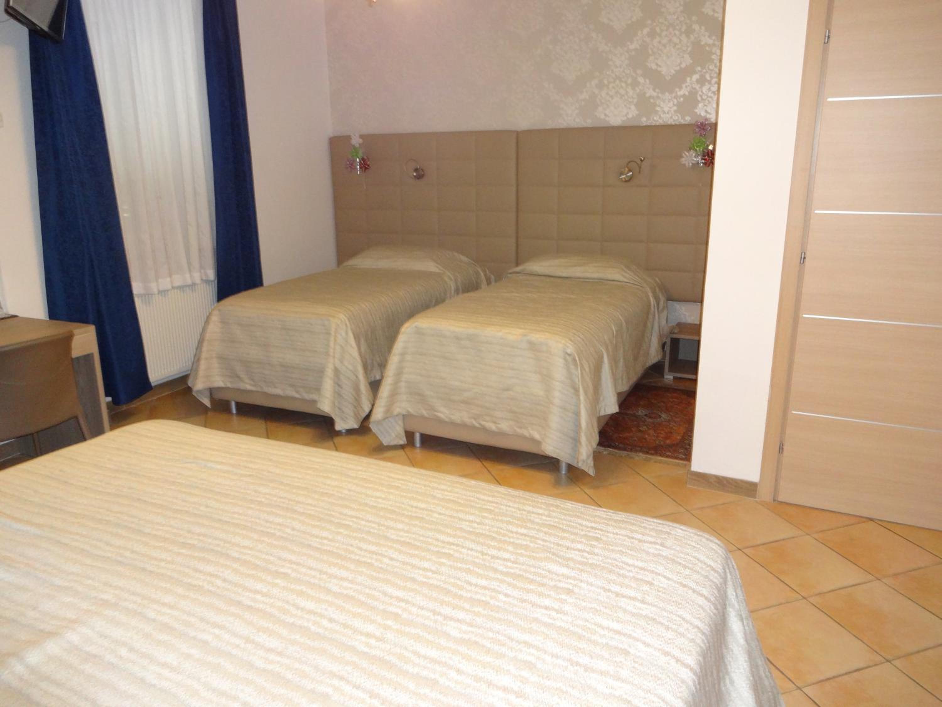 Classic Quadruple Room photo 3