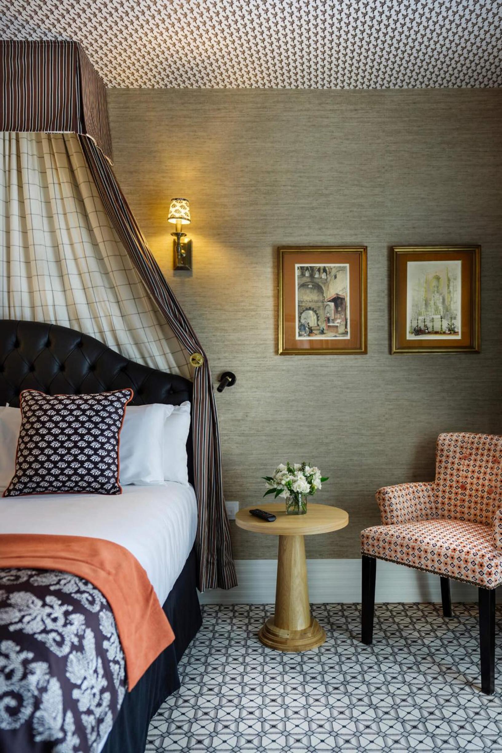 Junior Suite with City View - Photo 3