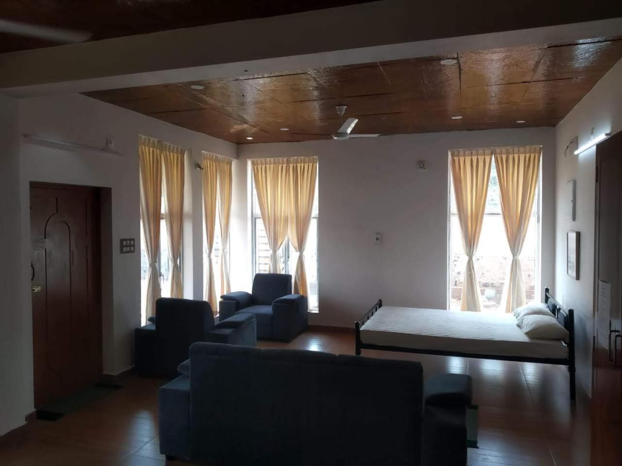 One-Bedroom House photo 1