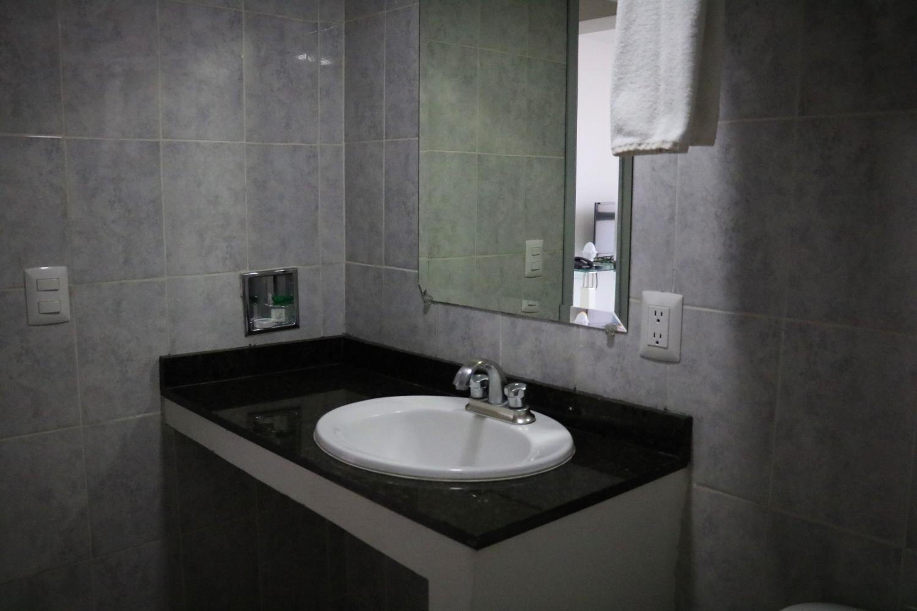 Standard Suite - Photo 10