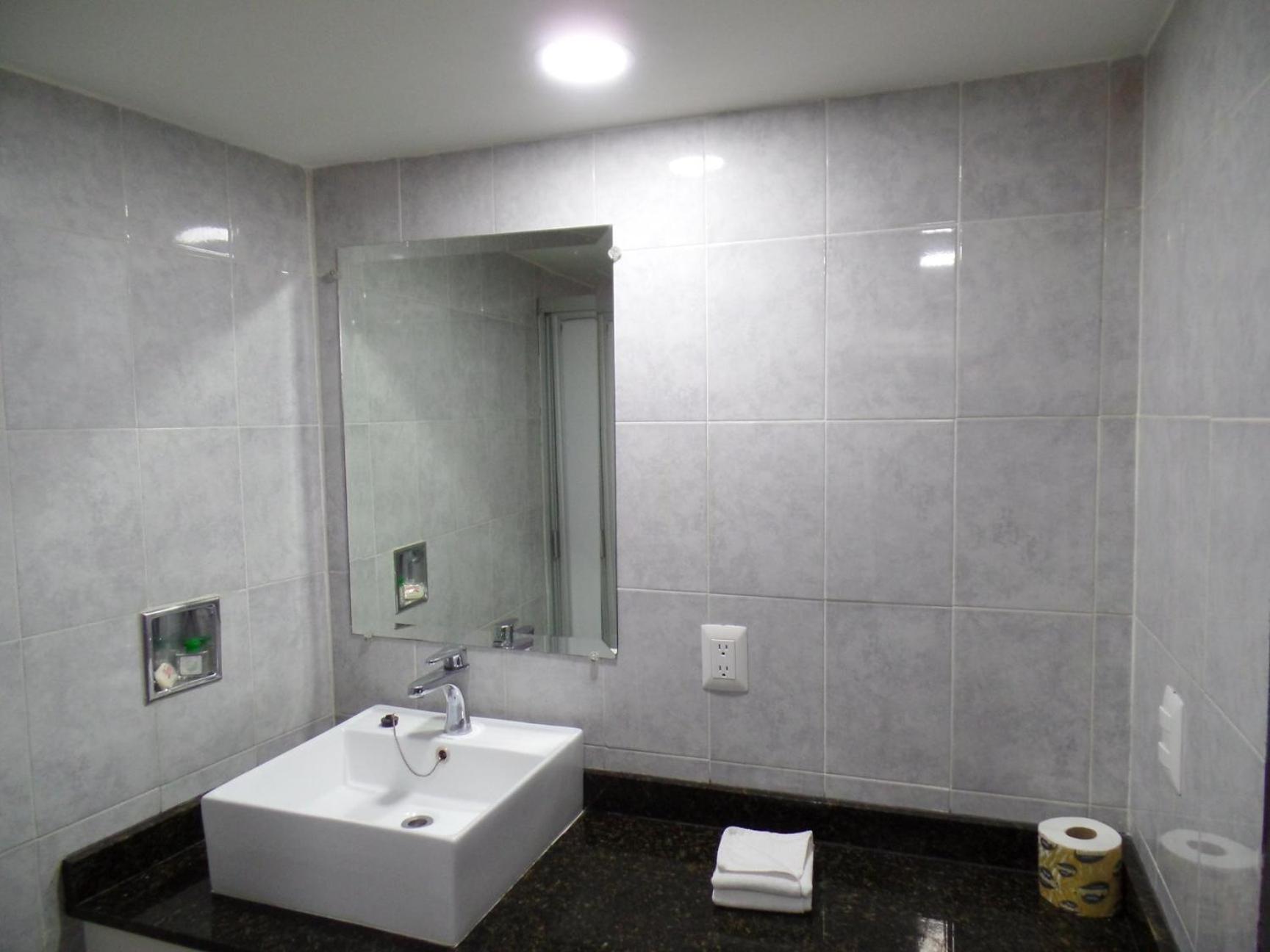 Standard Suite - Photo 11