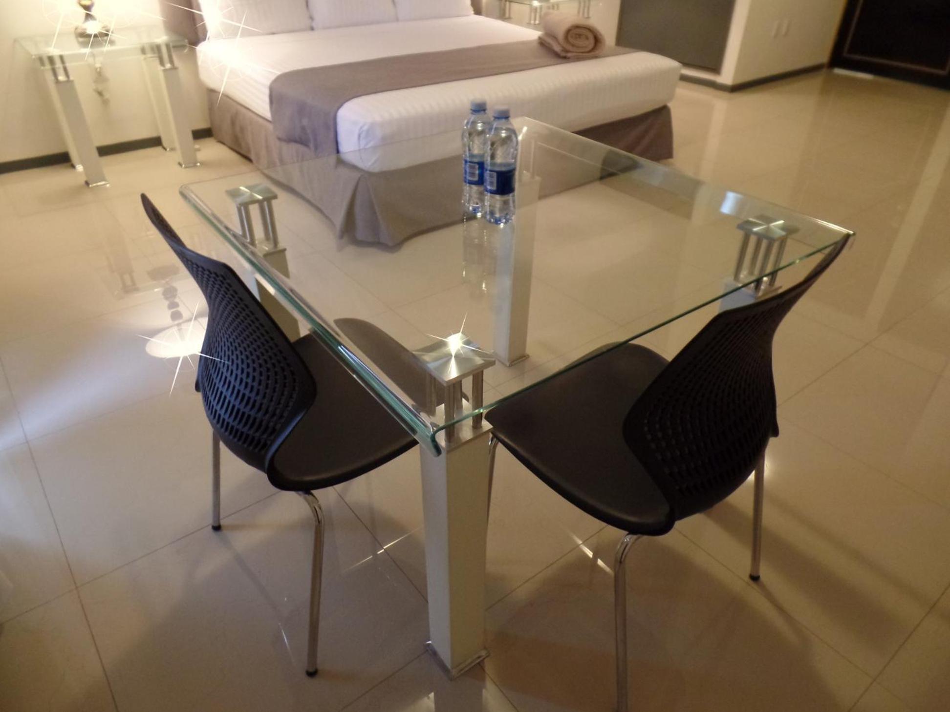 Standard Suite - Photo 2