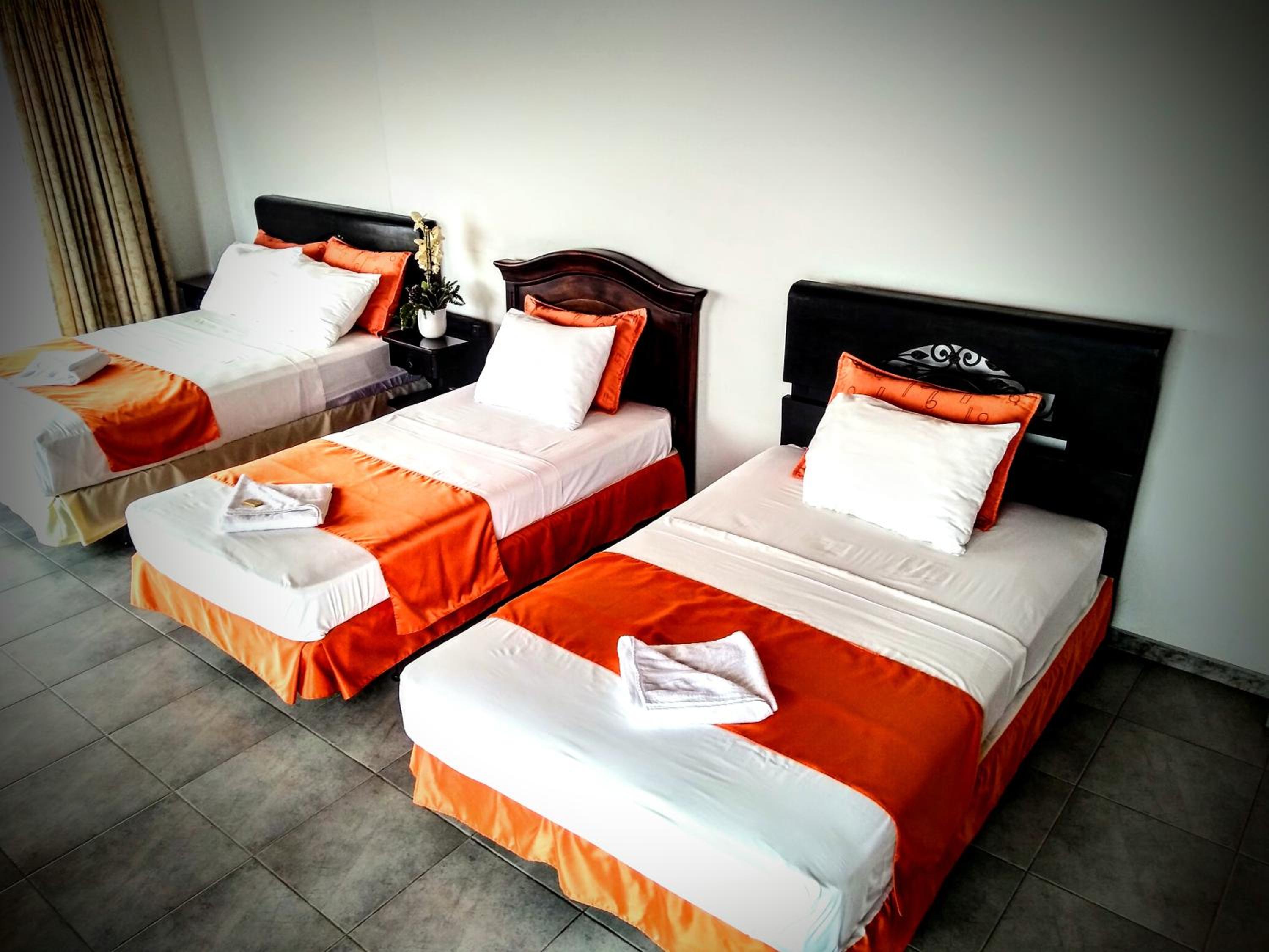 Basic Triple Room photo 2