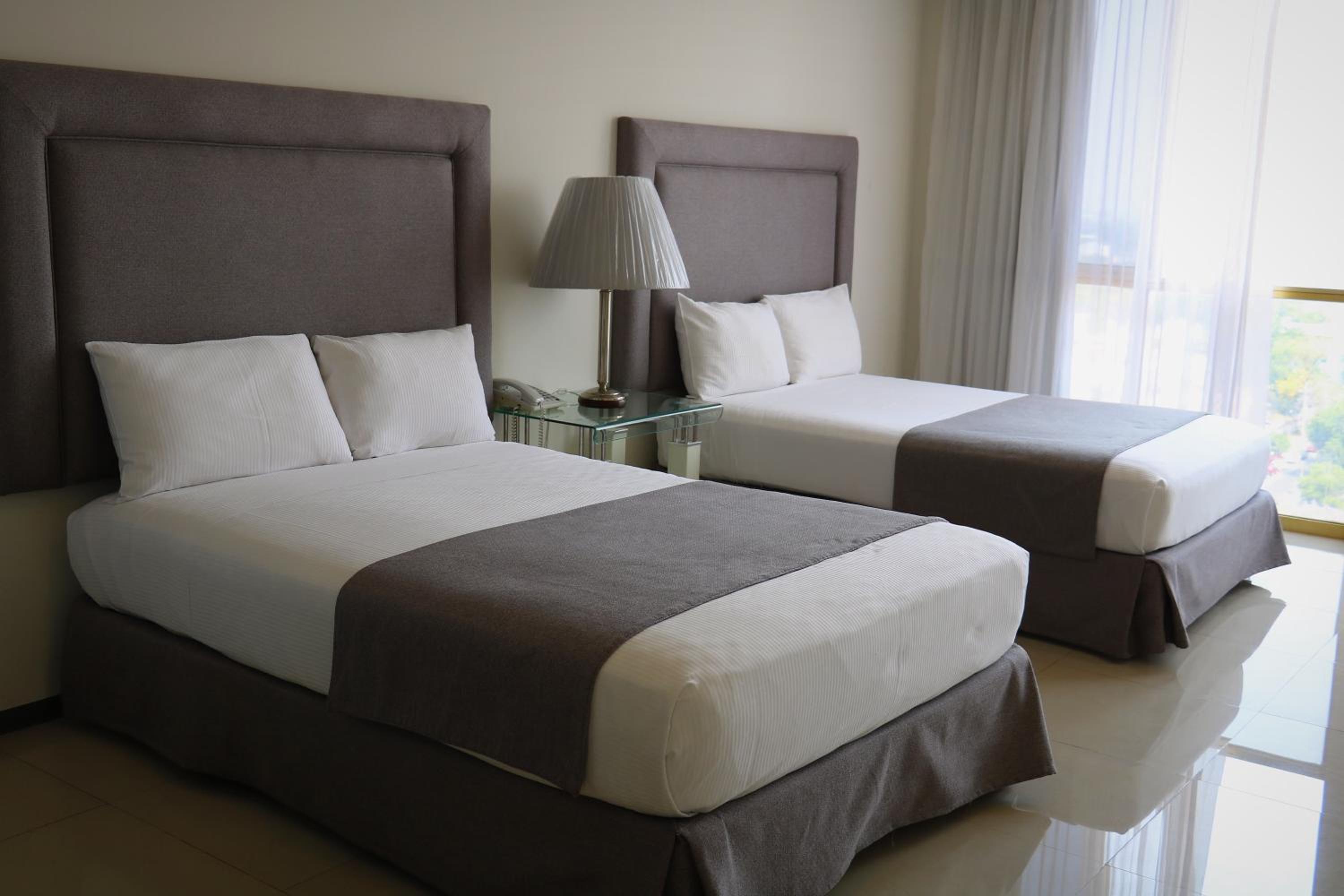 Standard Suite - Photo 16