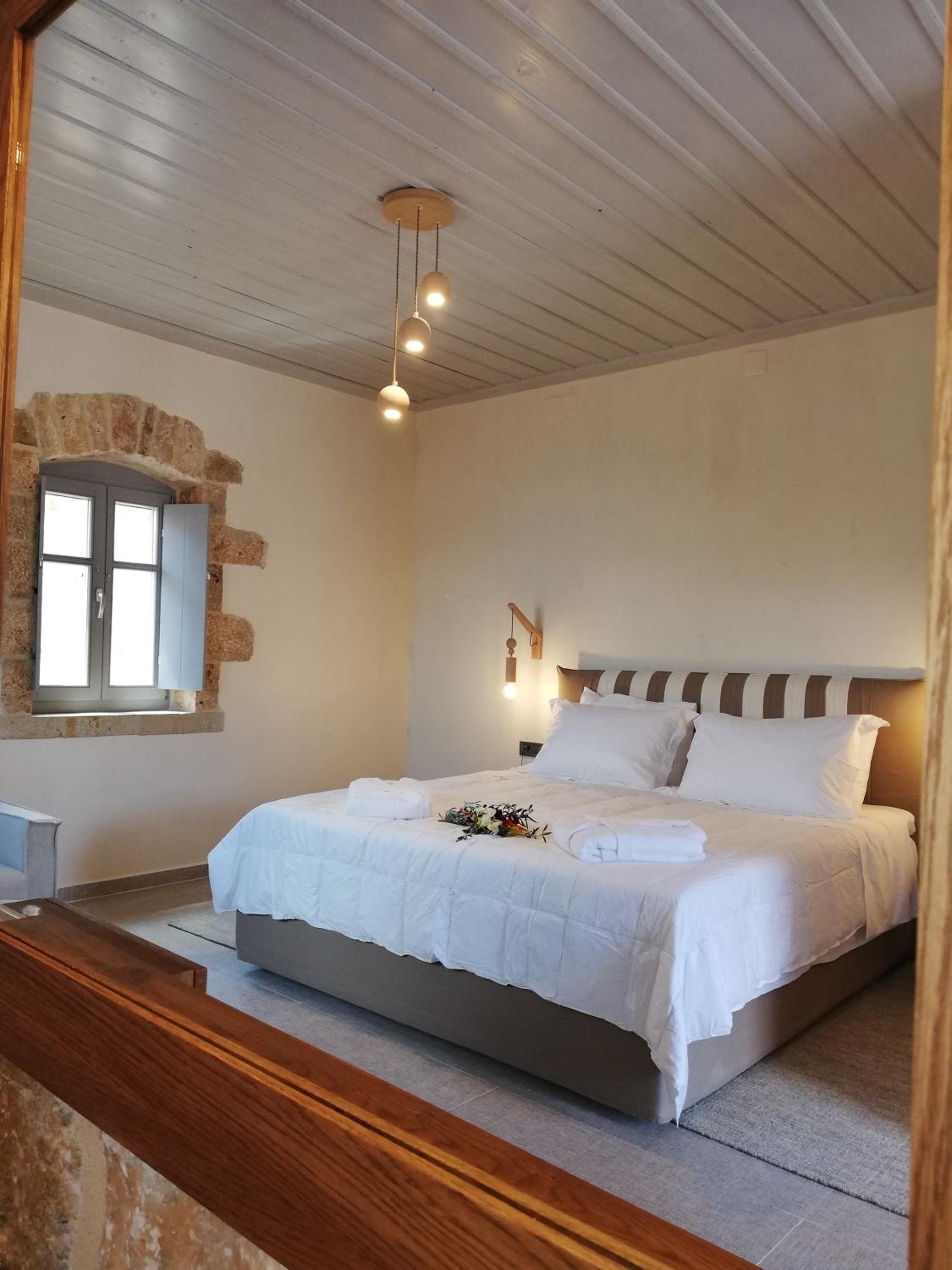 Deluxe Double Room - Photo 8