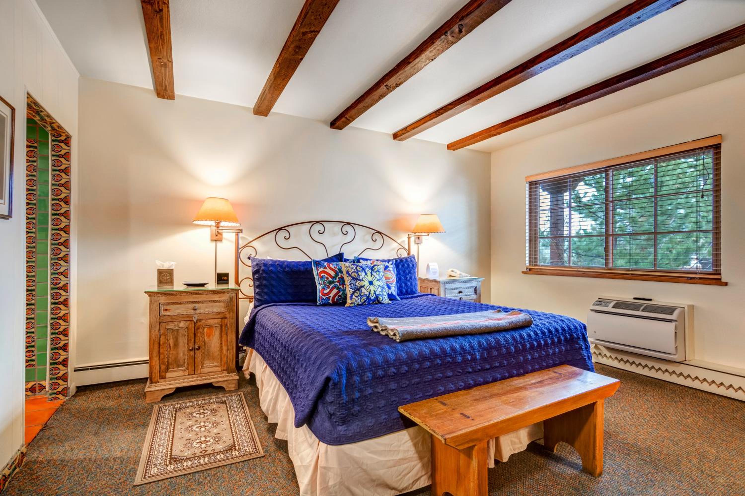 King Room with Kitchenette - Not Pet Friendly - Photo 1
