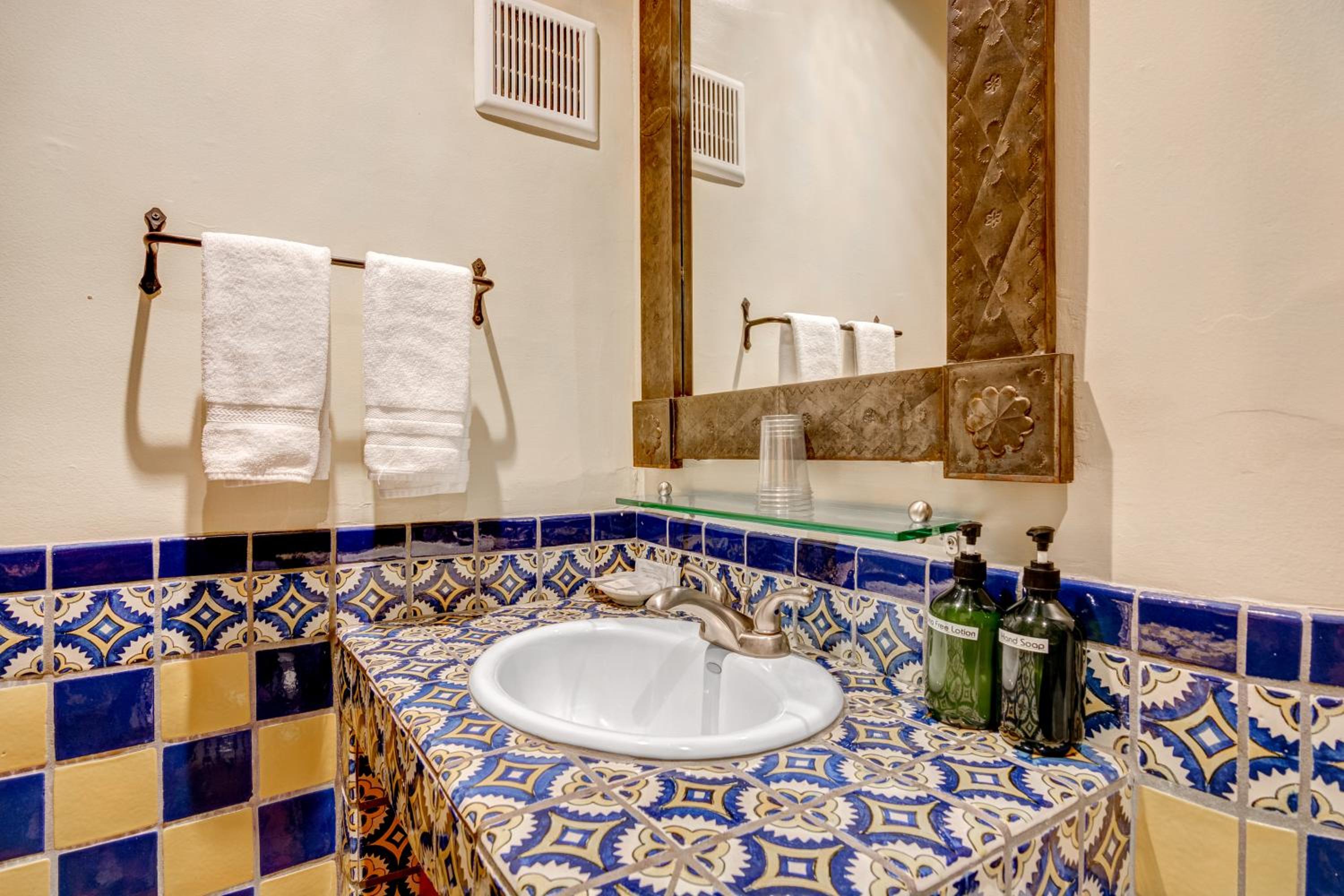 King Room with Kitchenette - Not Pet Friendly - Photo 8