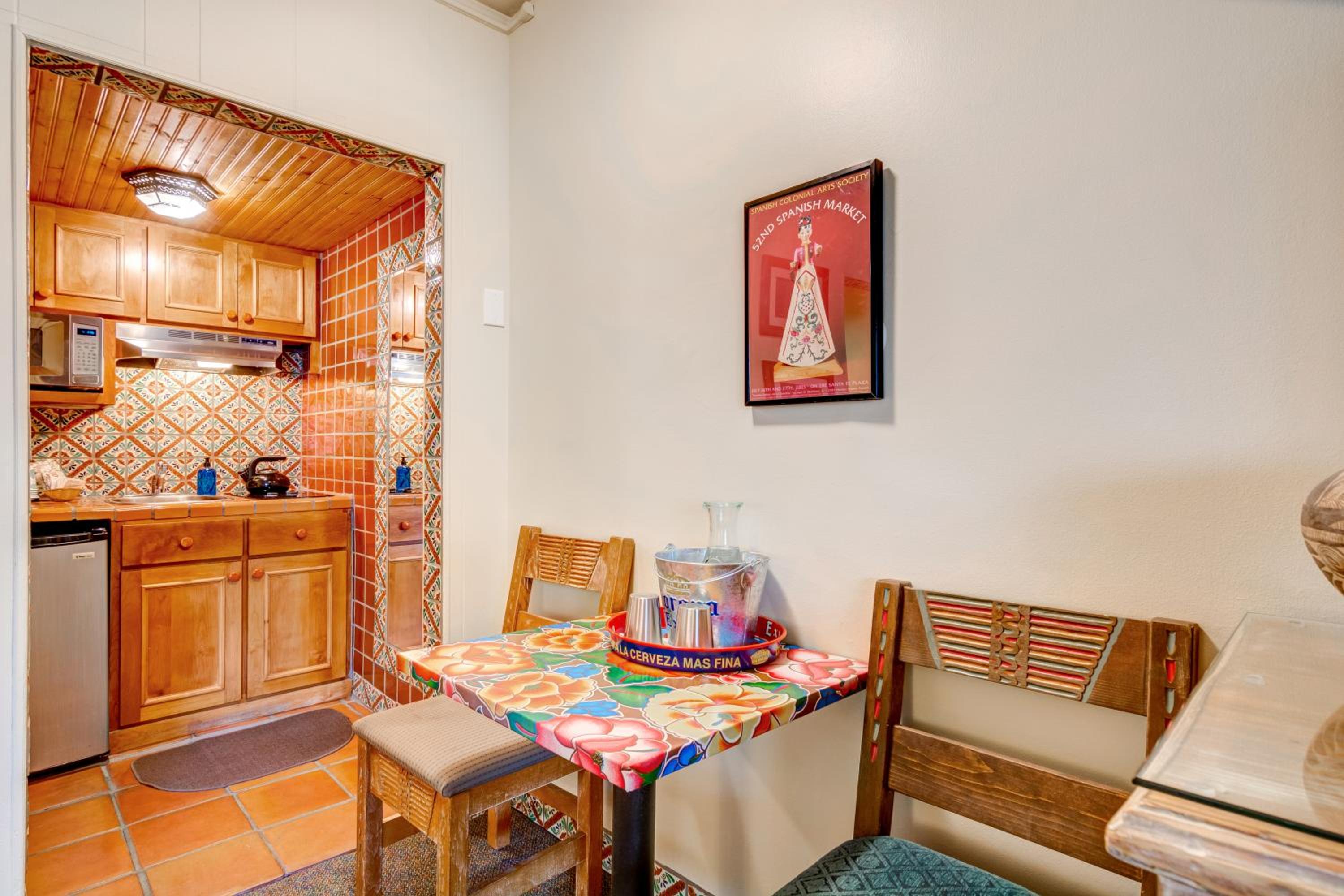 King Room with Kitchenette - Not Pet Friendly - Photo 7