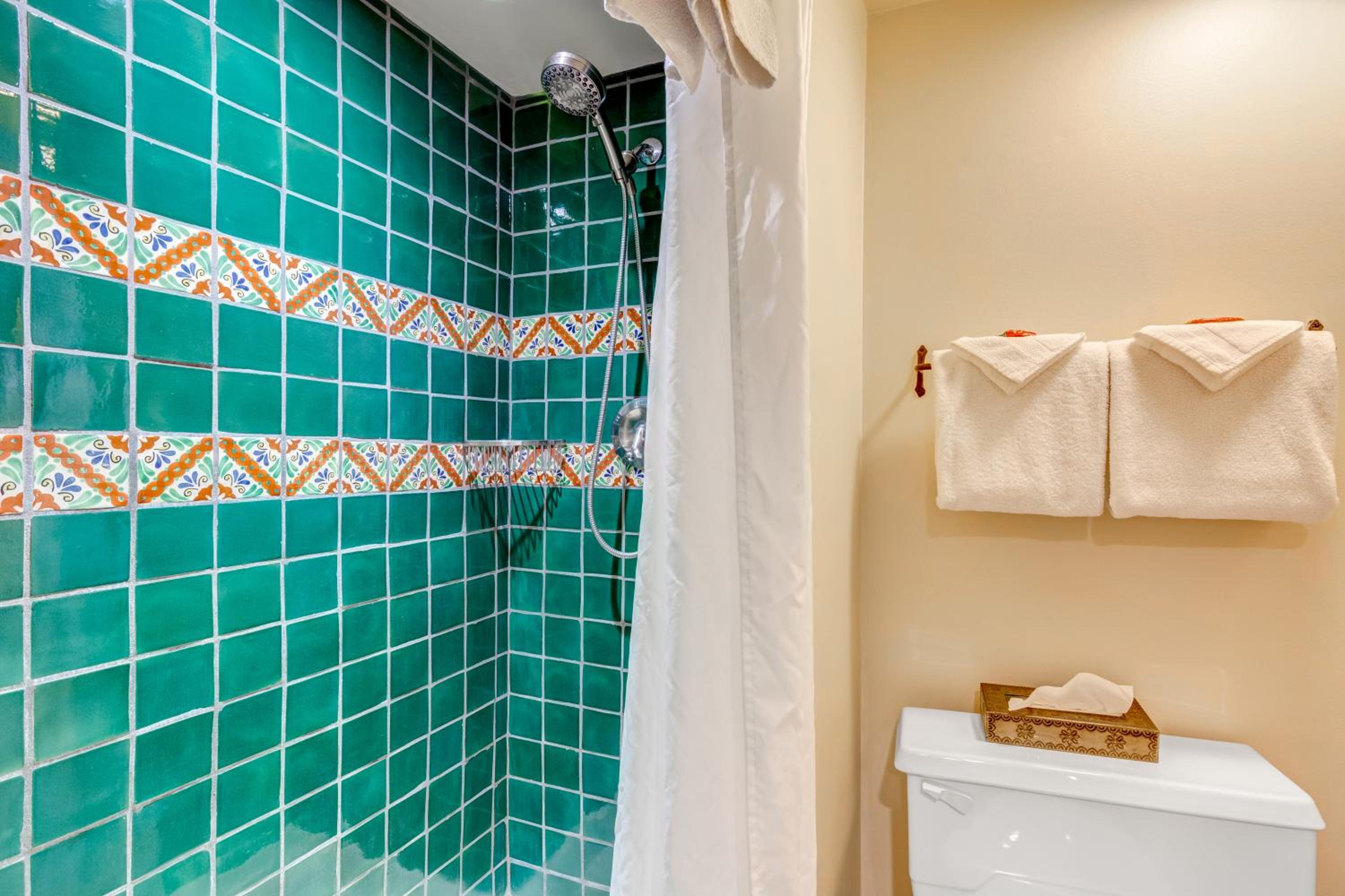 King Room with Kitchenette - Not Pet Friendly - Photo 9
