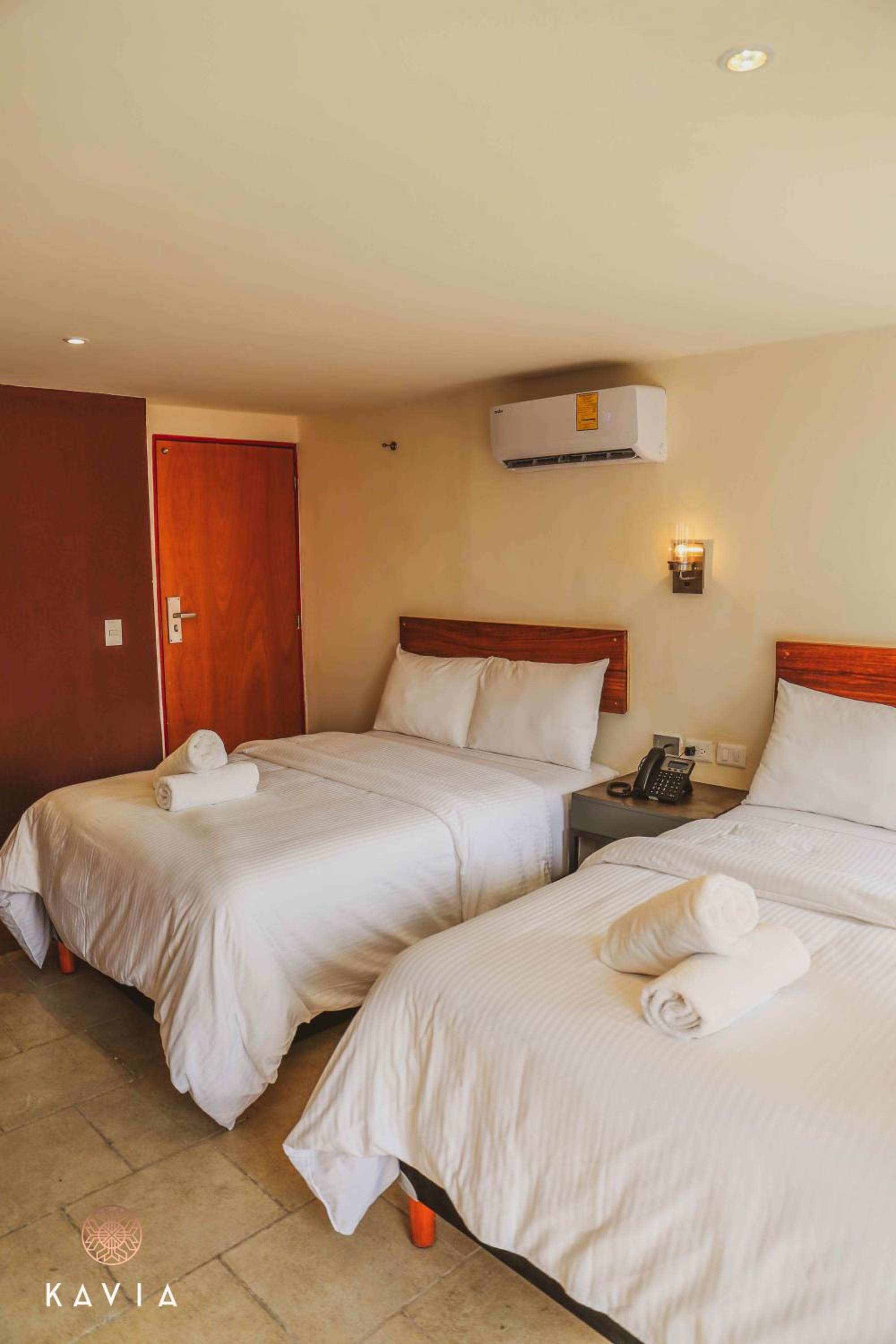 Superior Double Room with Two Double Beds - Photo 8