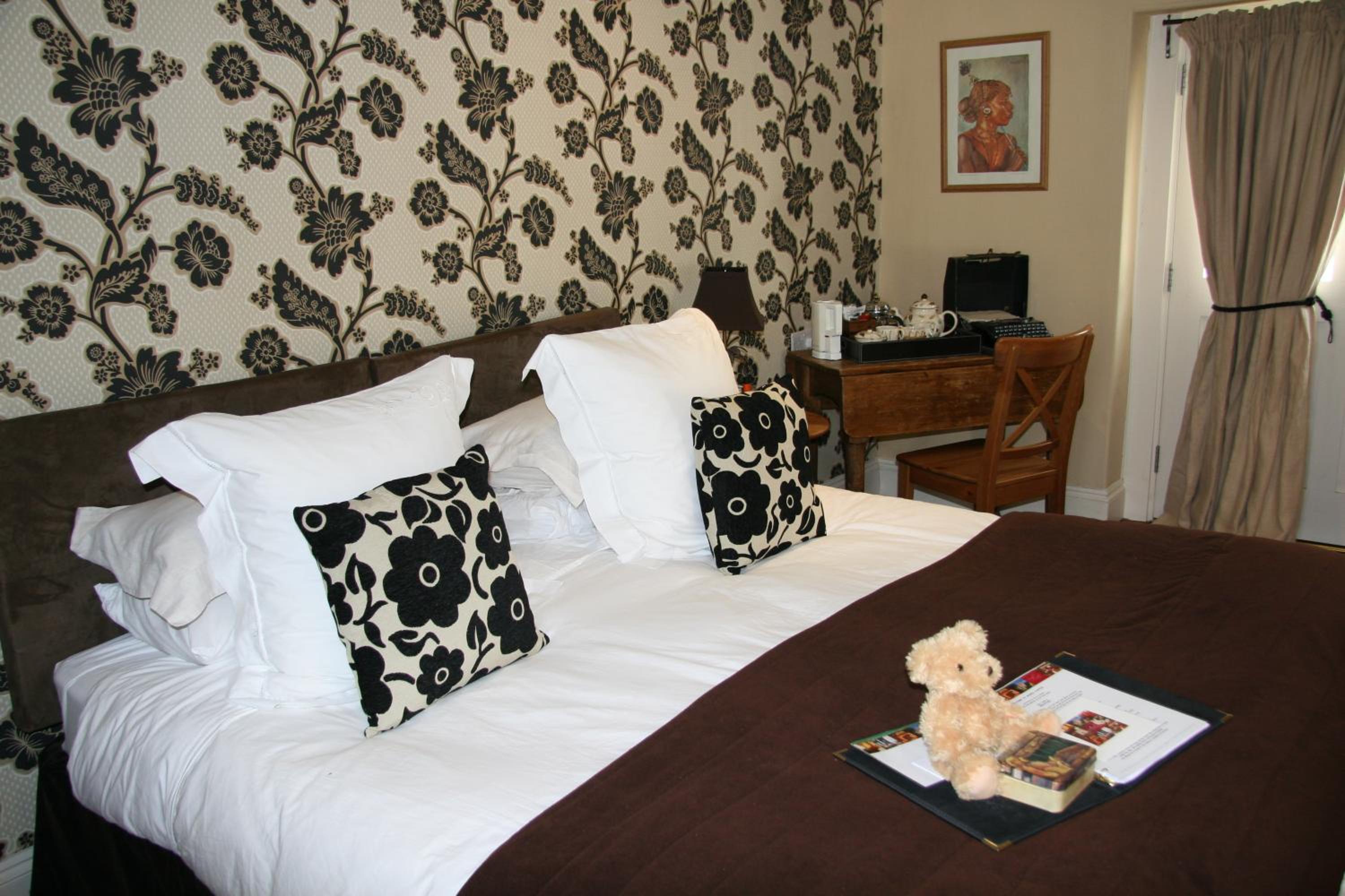Twin Room with Private Bathroom photo 2