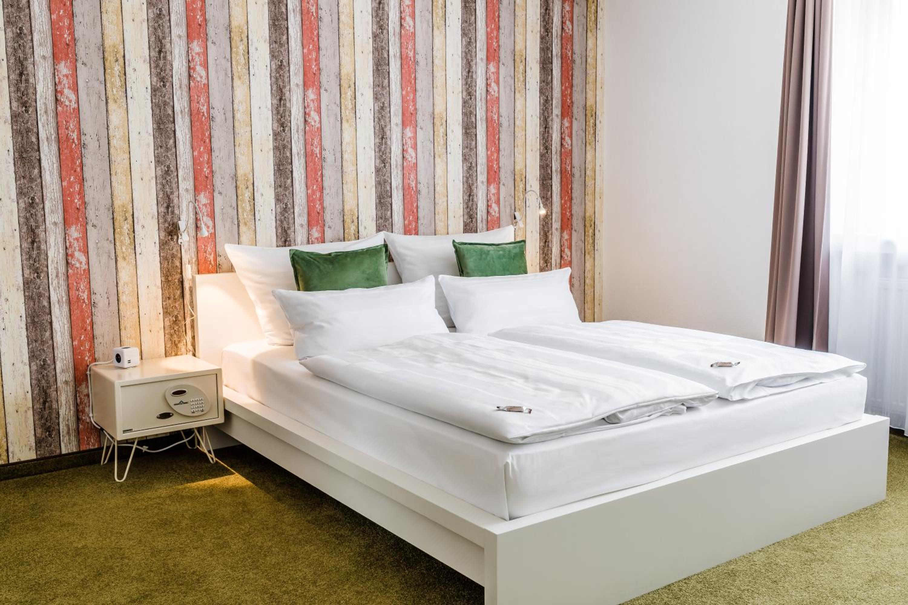 Standard Double Room - Photo 5