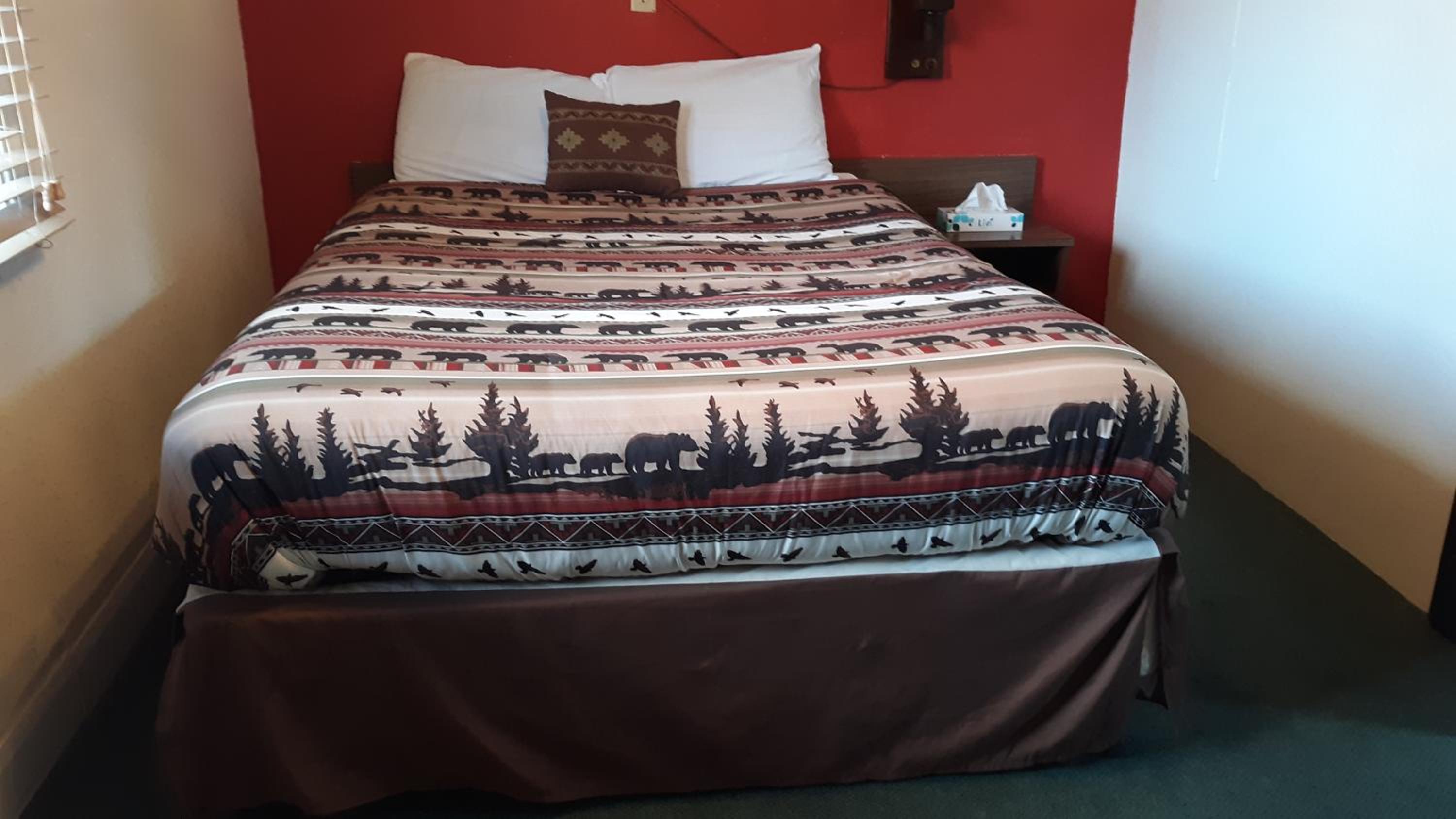 Queen Room photo 1