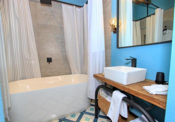 Superior Suite - Photo 3