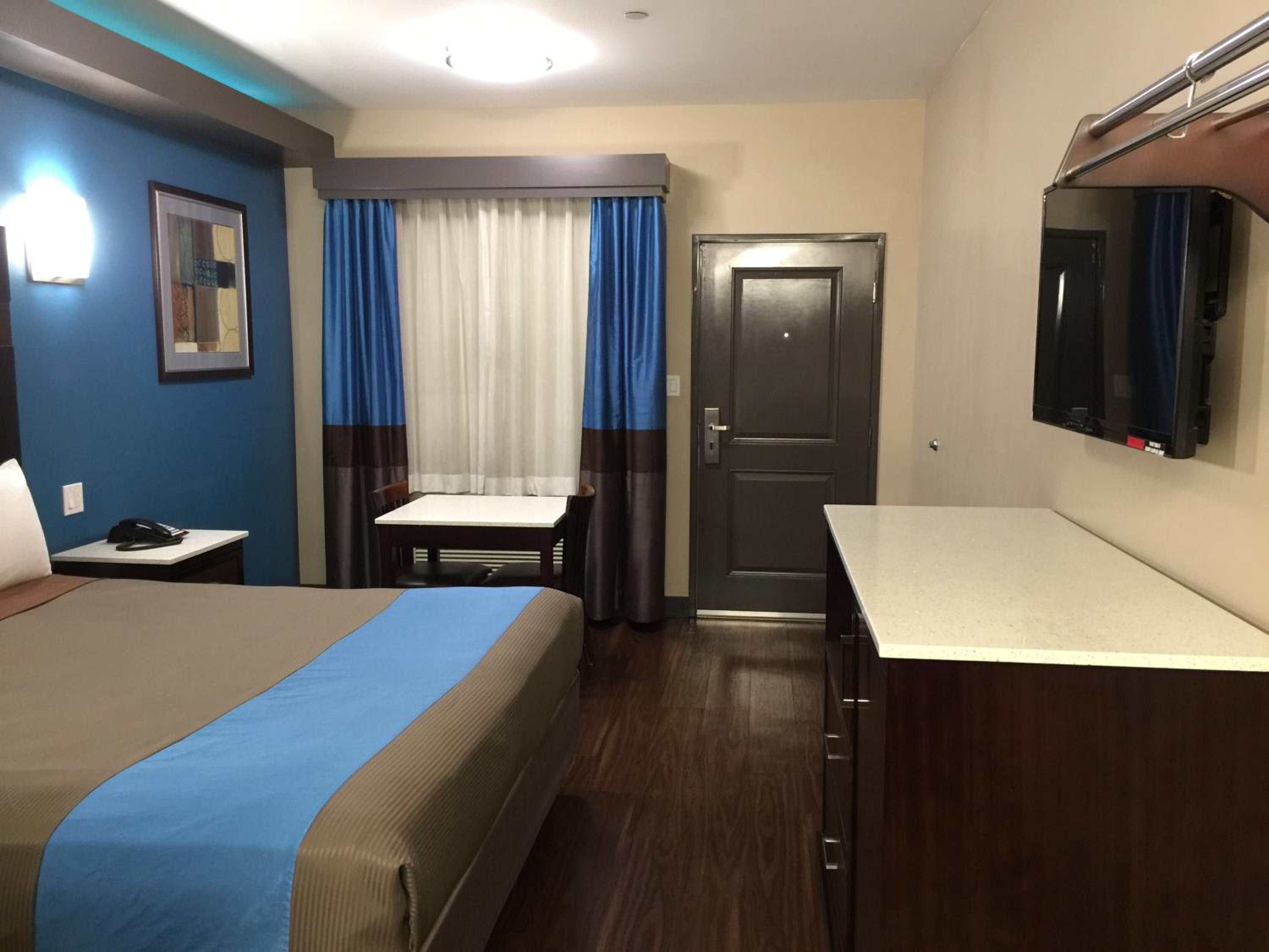 Deluxe King Room - Photo 1