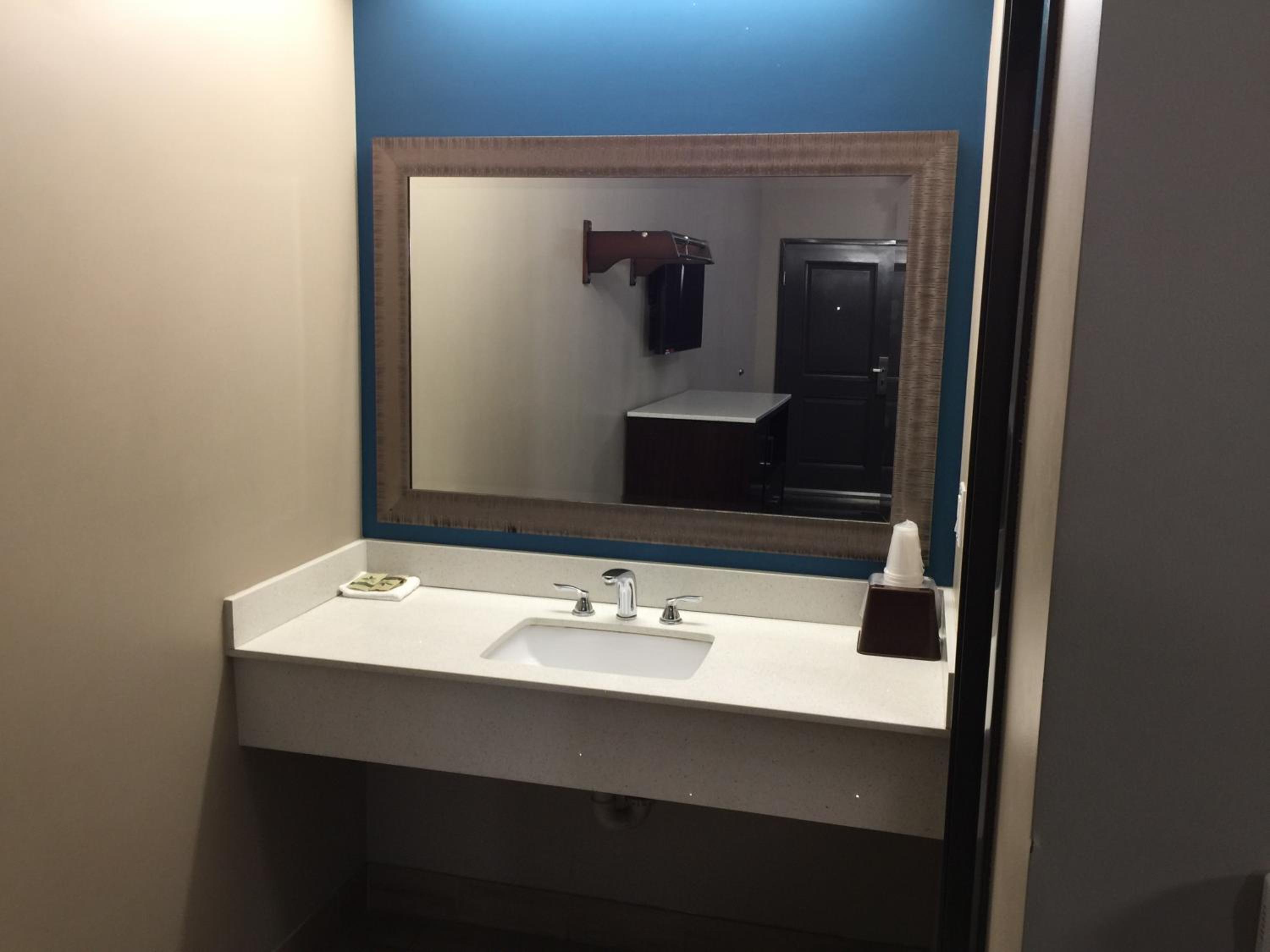 Deluxe Double Room with Shower - Photo 2
