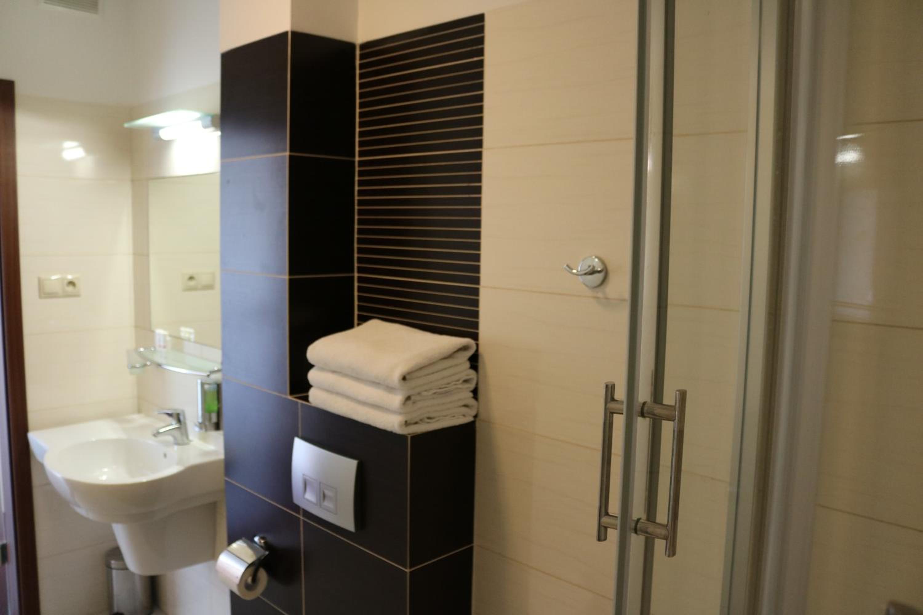 Twin Room - Photo 5