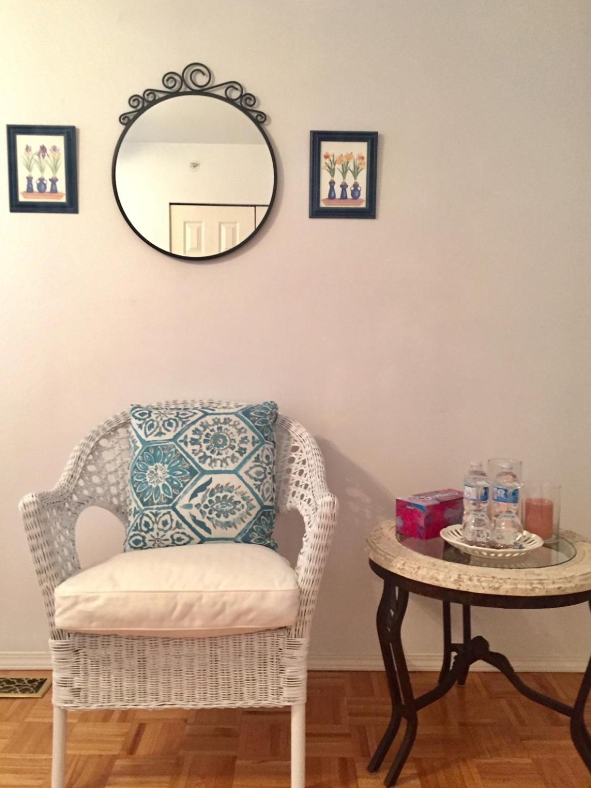 Queen Room with Shared Bathroom photo 2