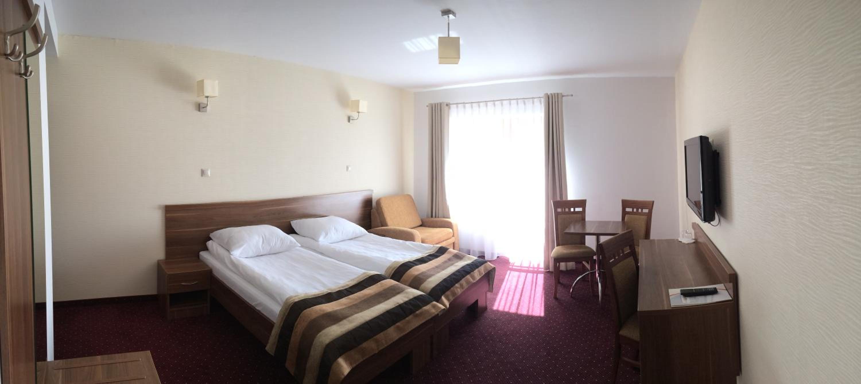 Twin Room - Photo 2