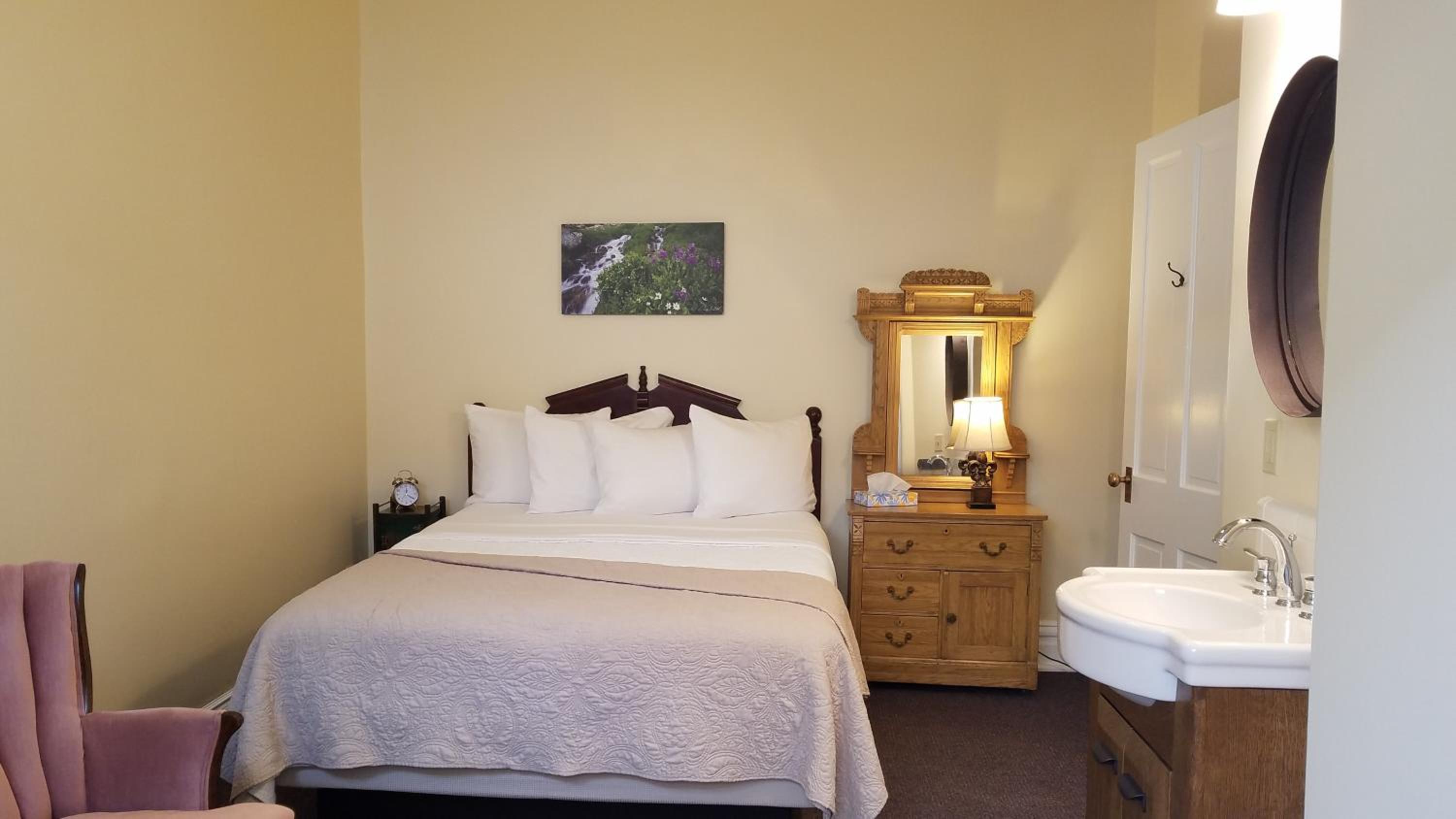 Petite Interior Room 6