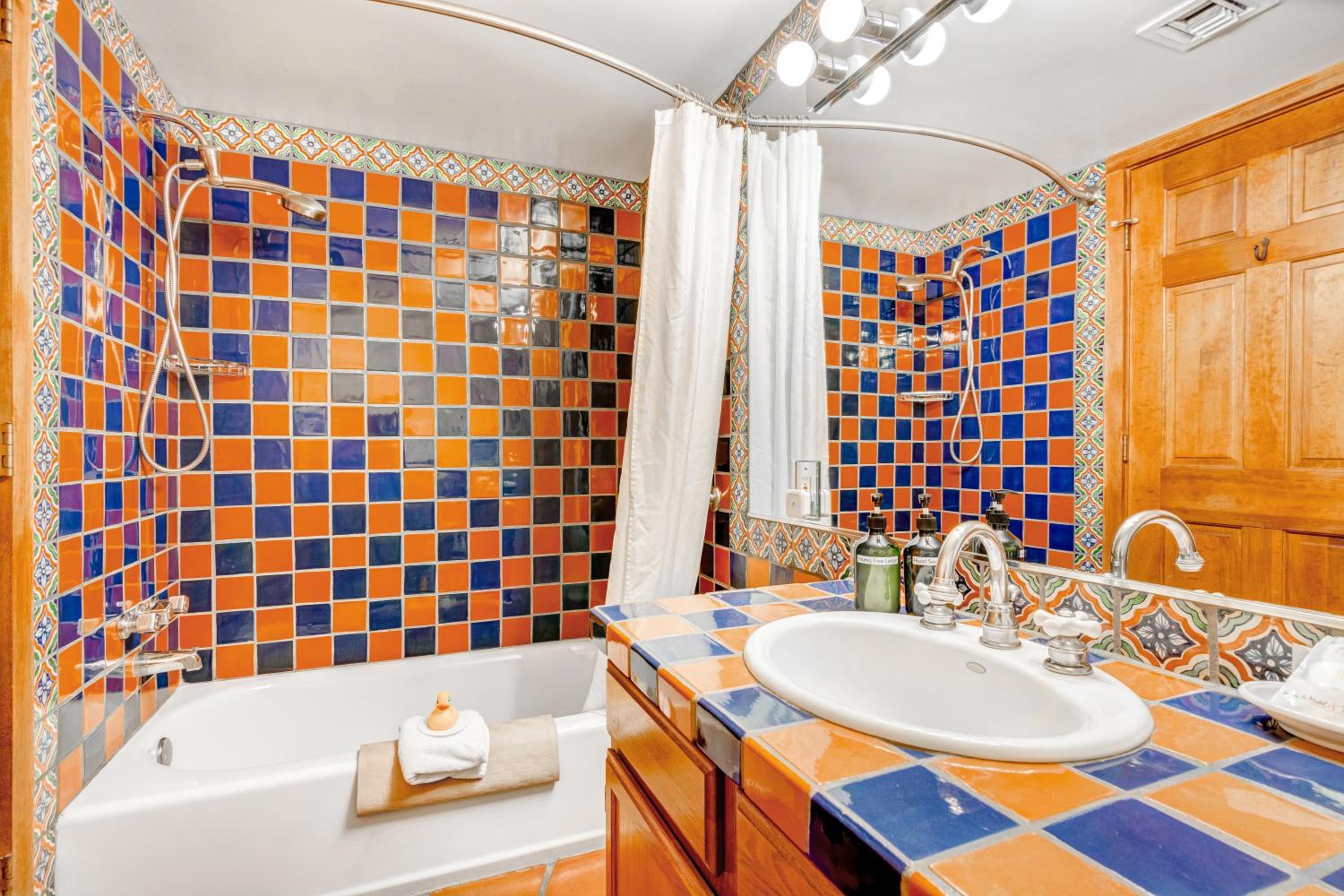 Queen Room with Patio - Pet-Friendly photo 2