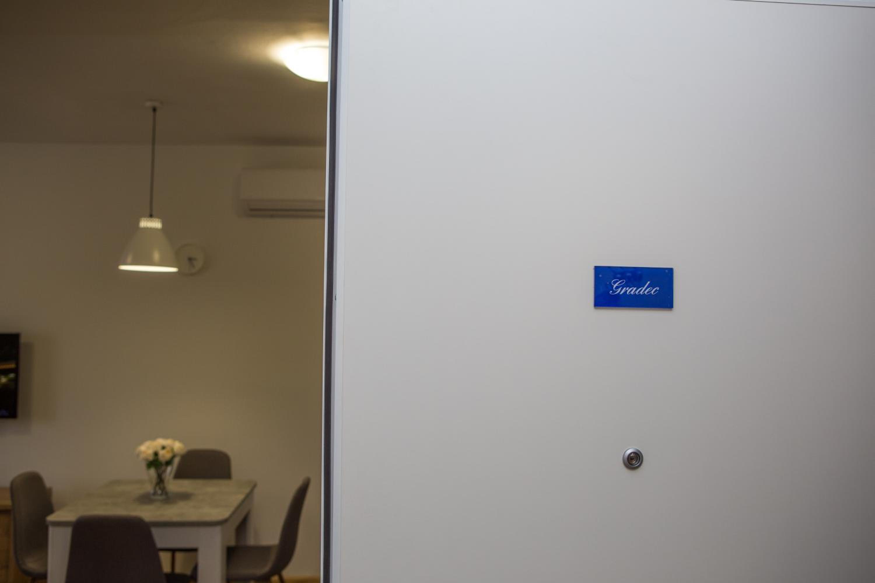 One-Bedroom Apartment - Photo 18