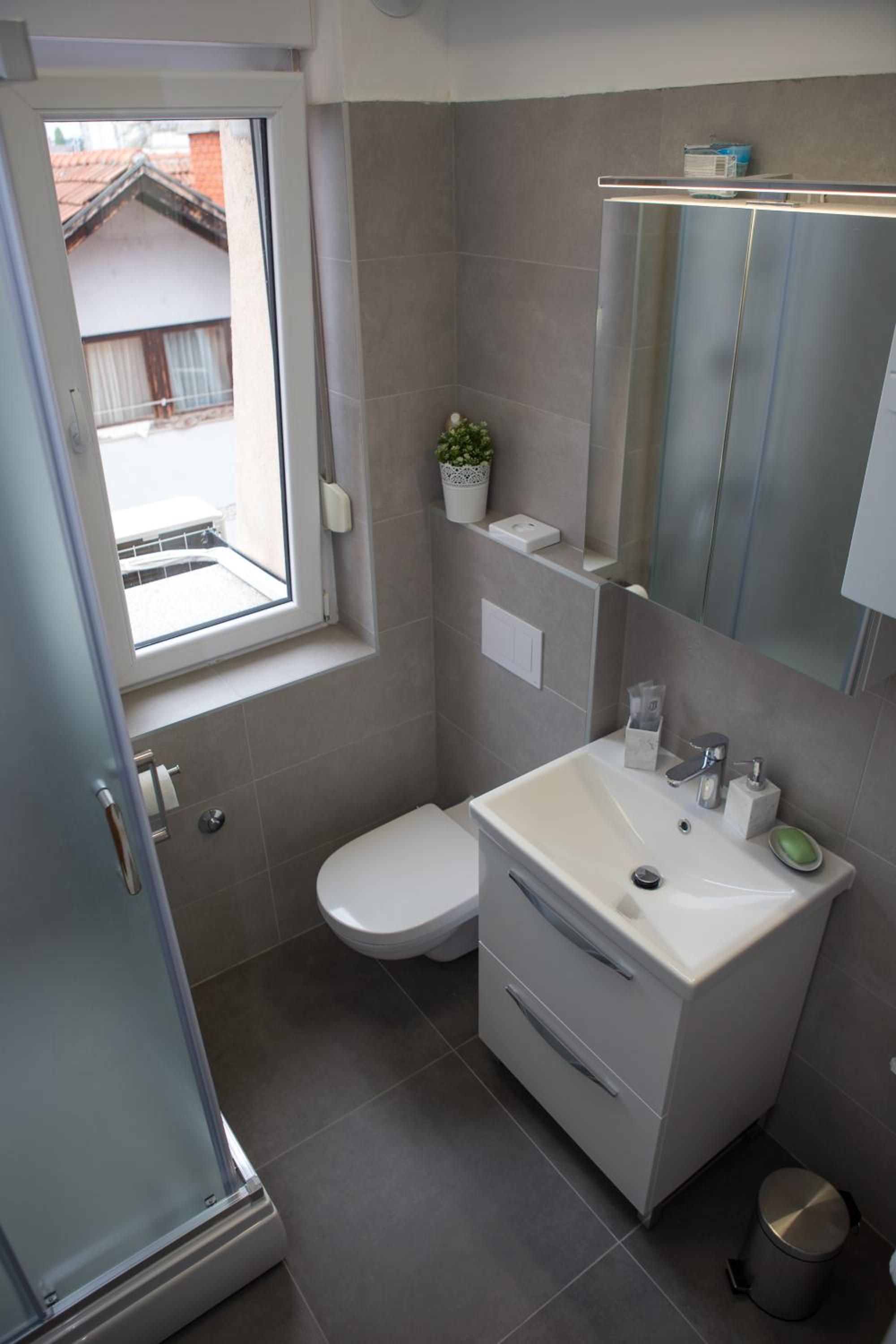 One-Bedroom Apartment - Photo 12