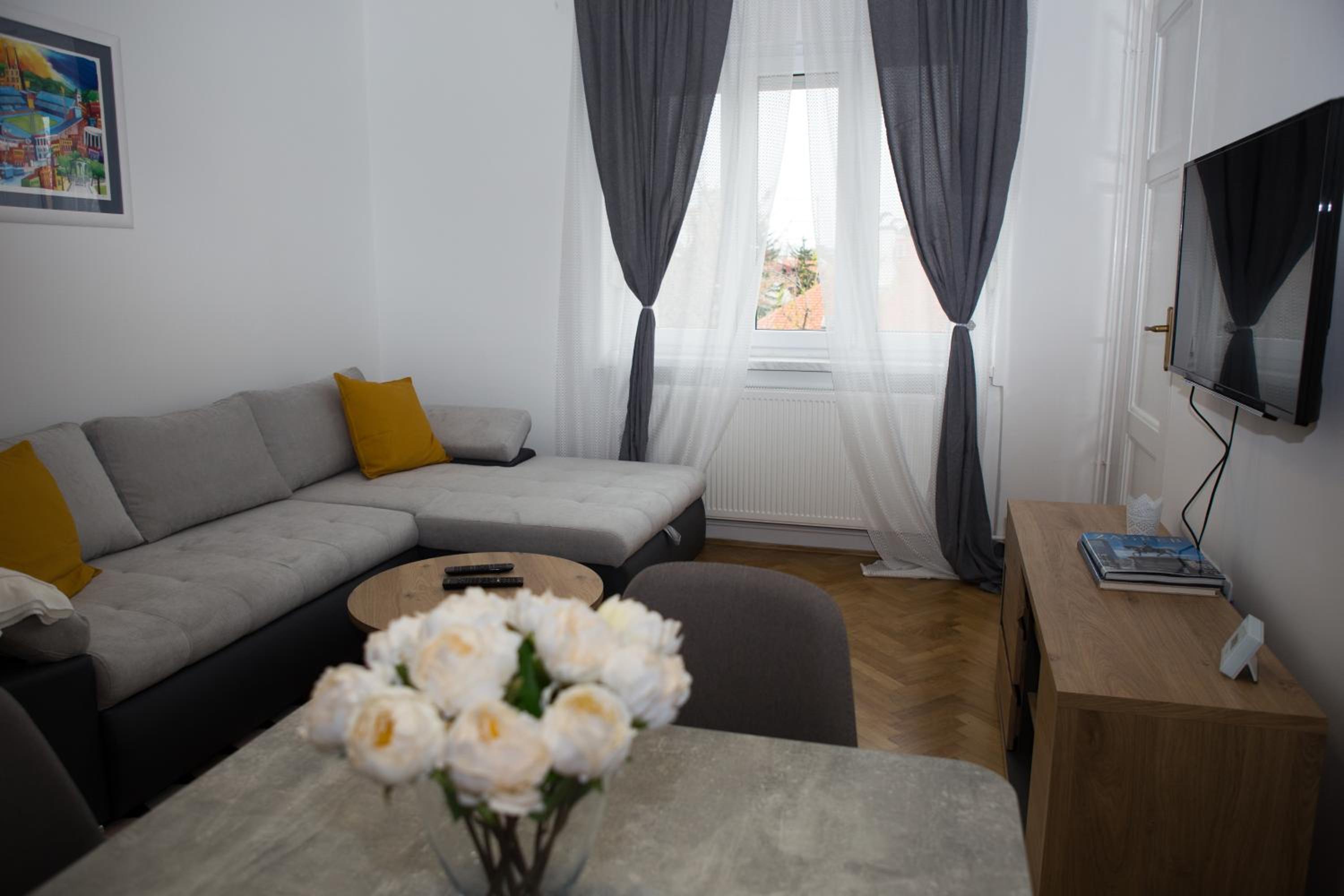 One-Bedroom Apartment - Photo 14