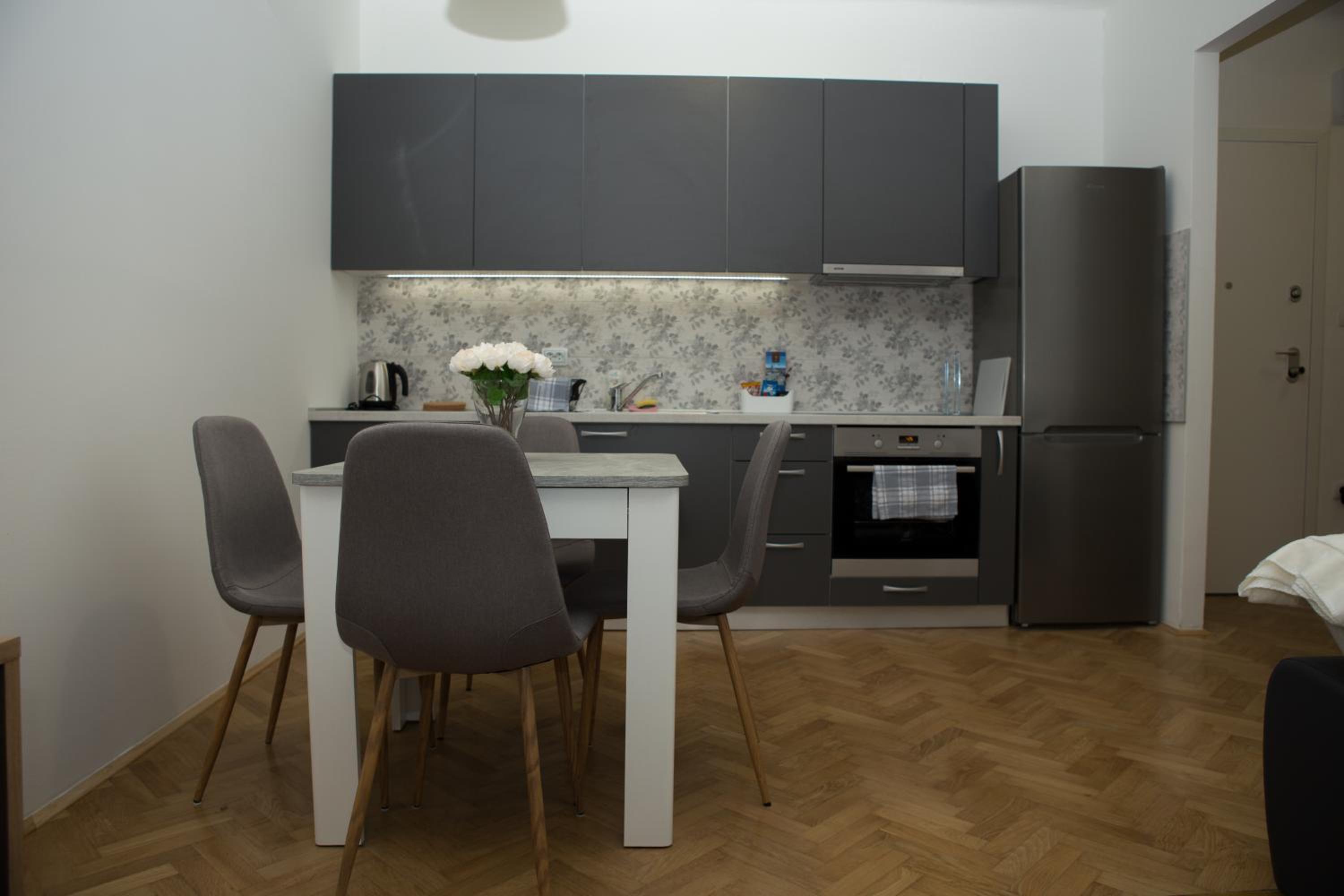 One-Bedroom Apartment - Photo 20