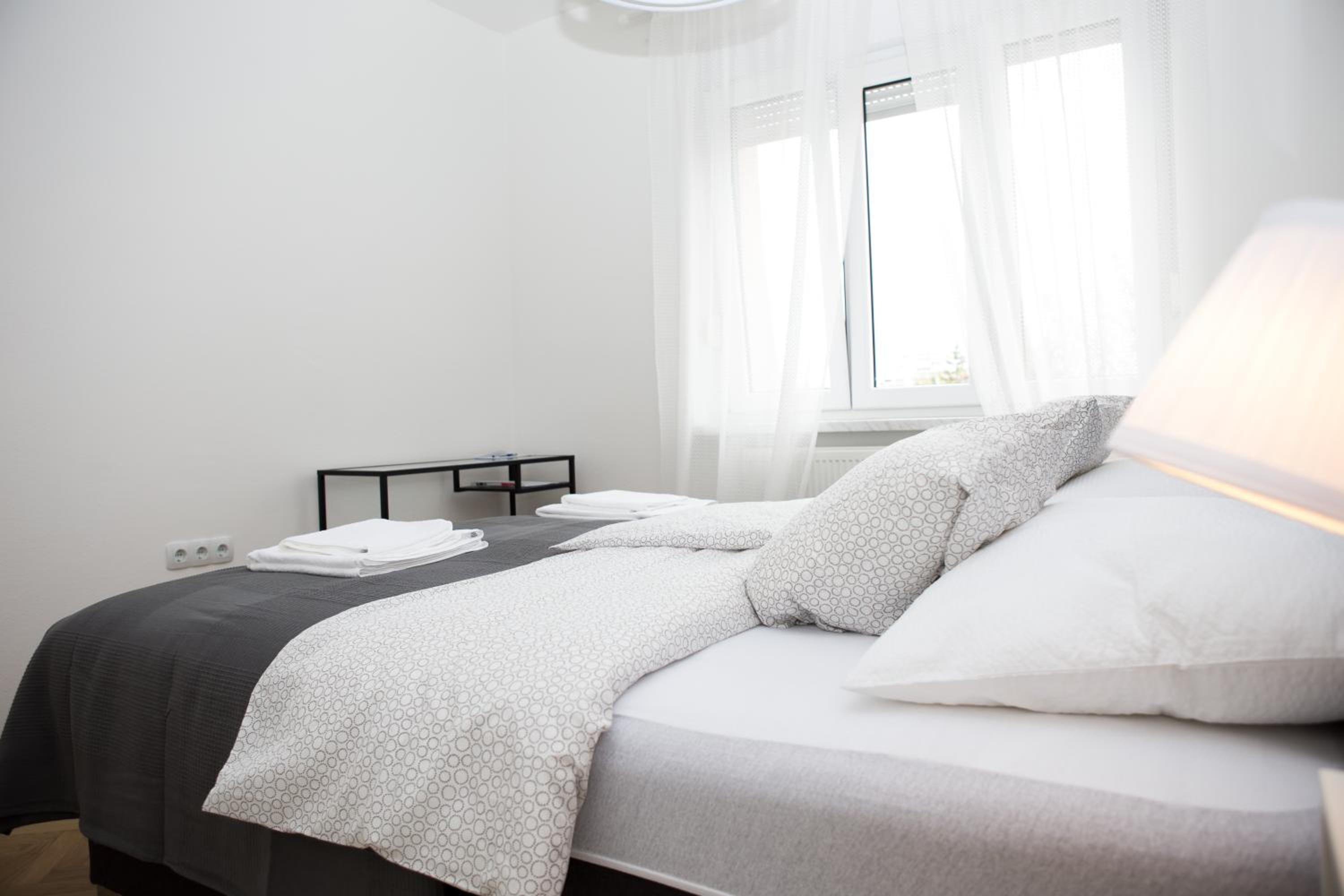 One-Bedroom Apartment - Photo 5