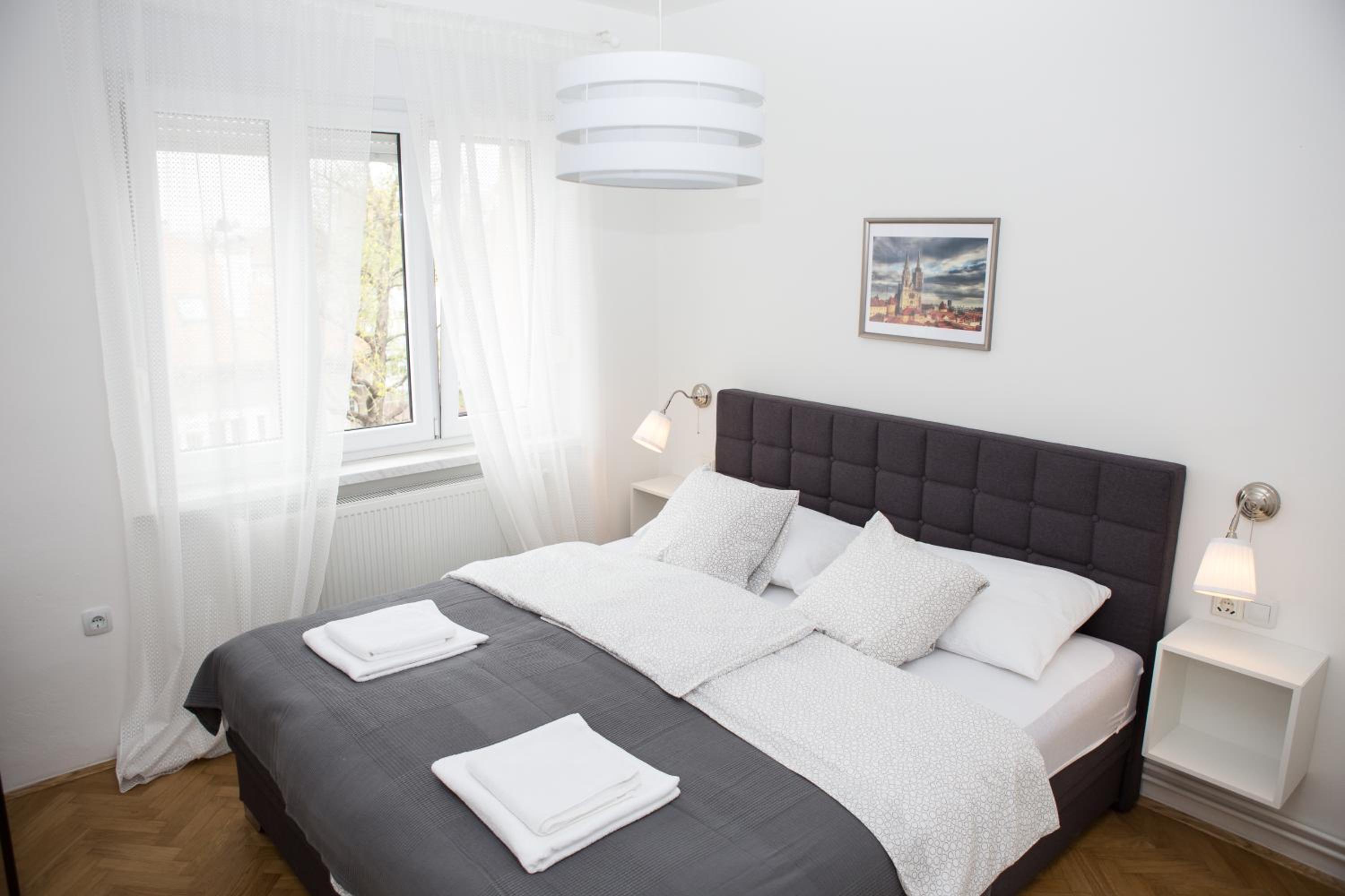 One-Bedroom Apartment - Photo 4
