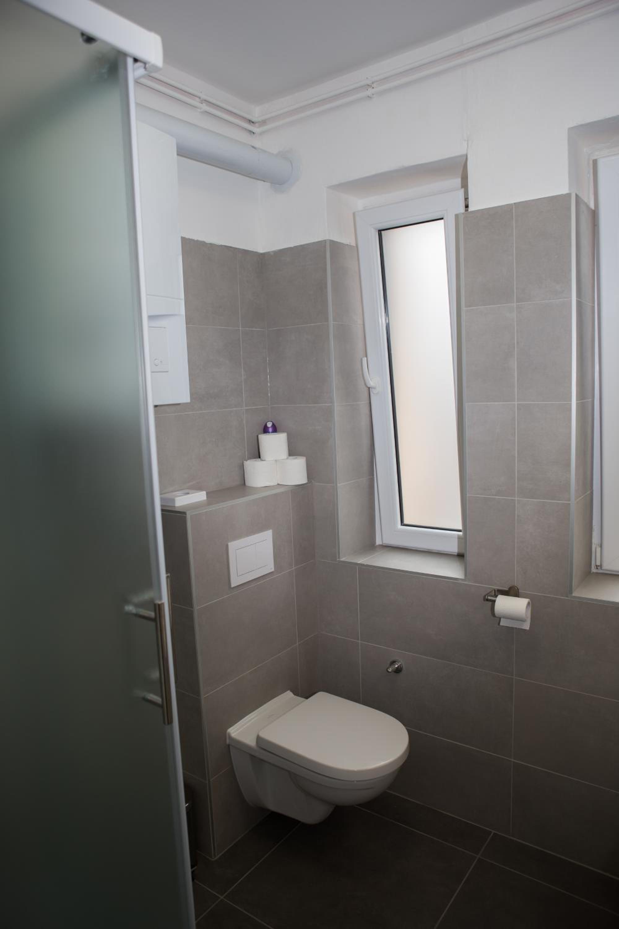 Studio Apartment - Photo 24
