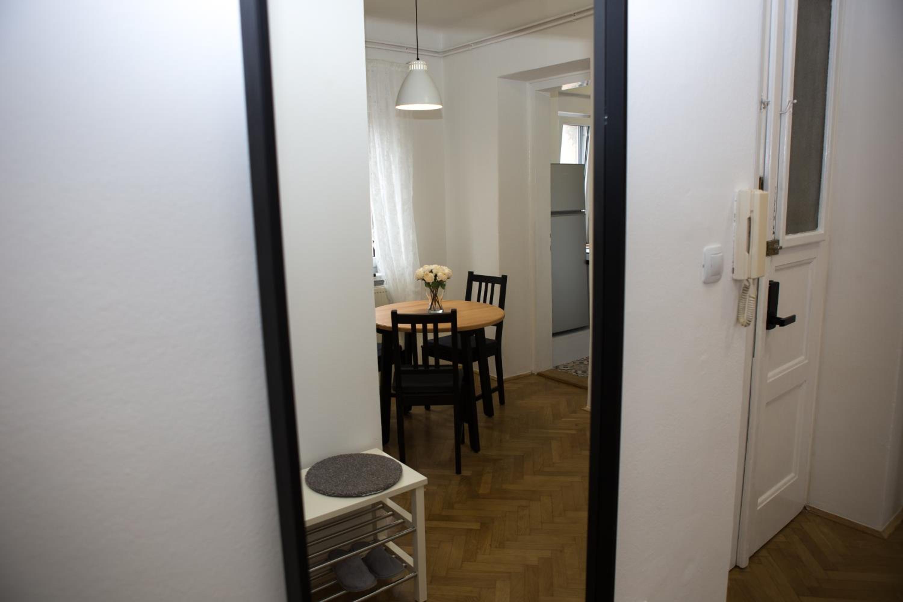 Studio Apartment - Photo 16