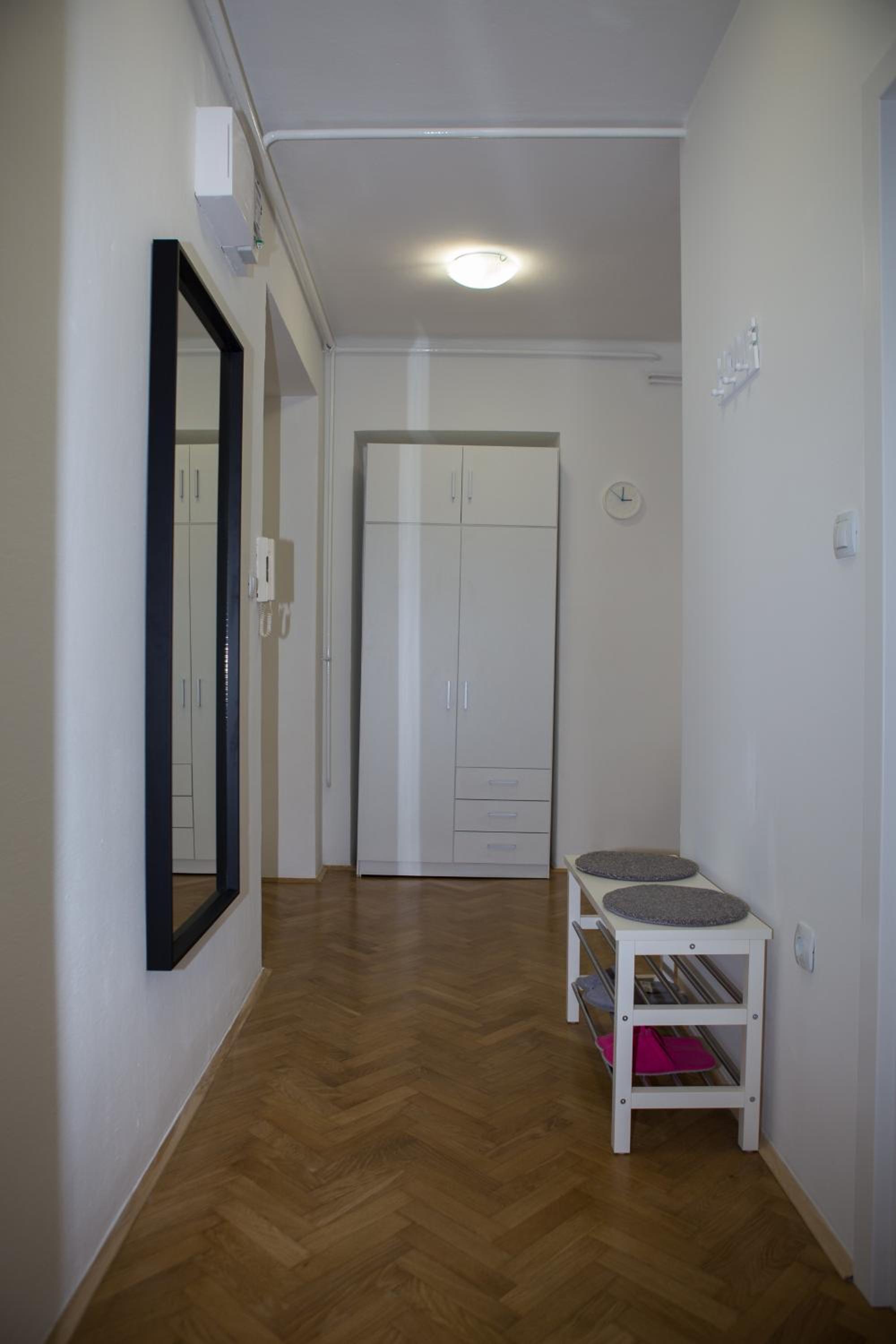Studio Apartment - Photo 15