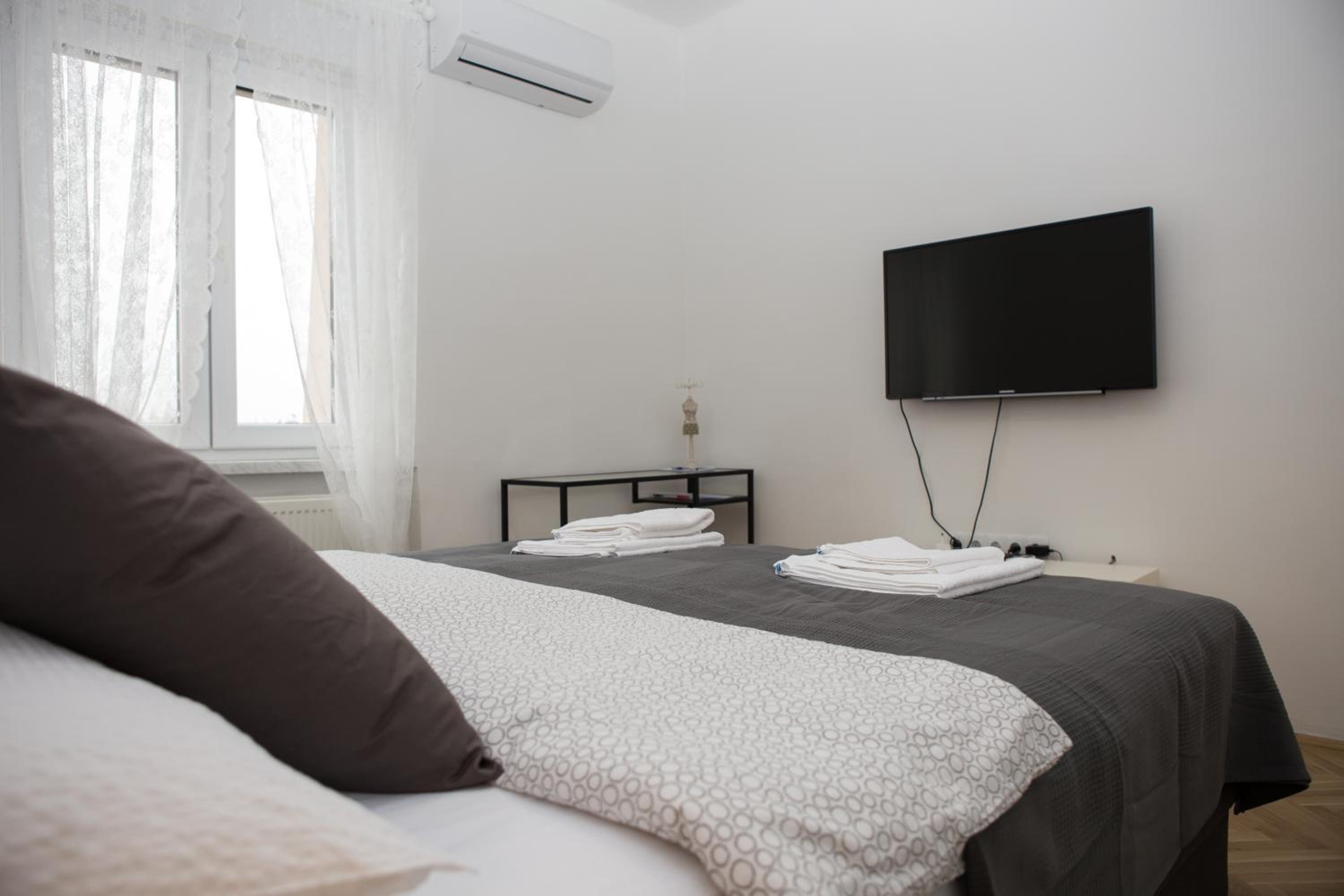 Studio Apartment - Photo 11