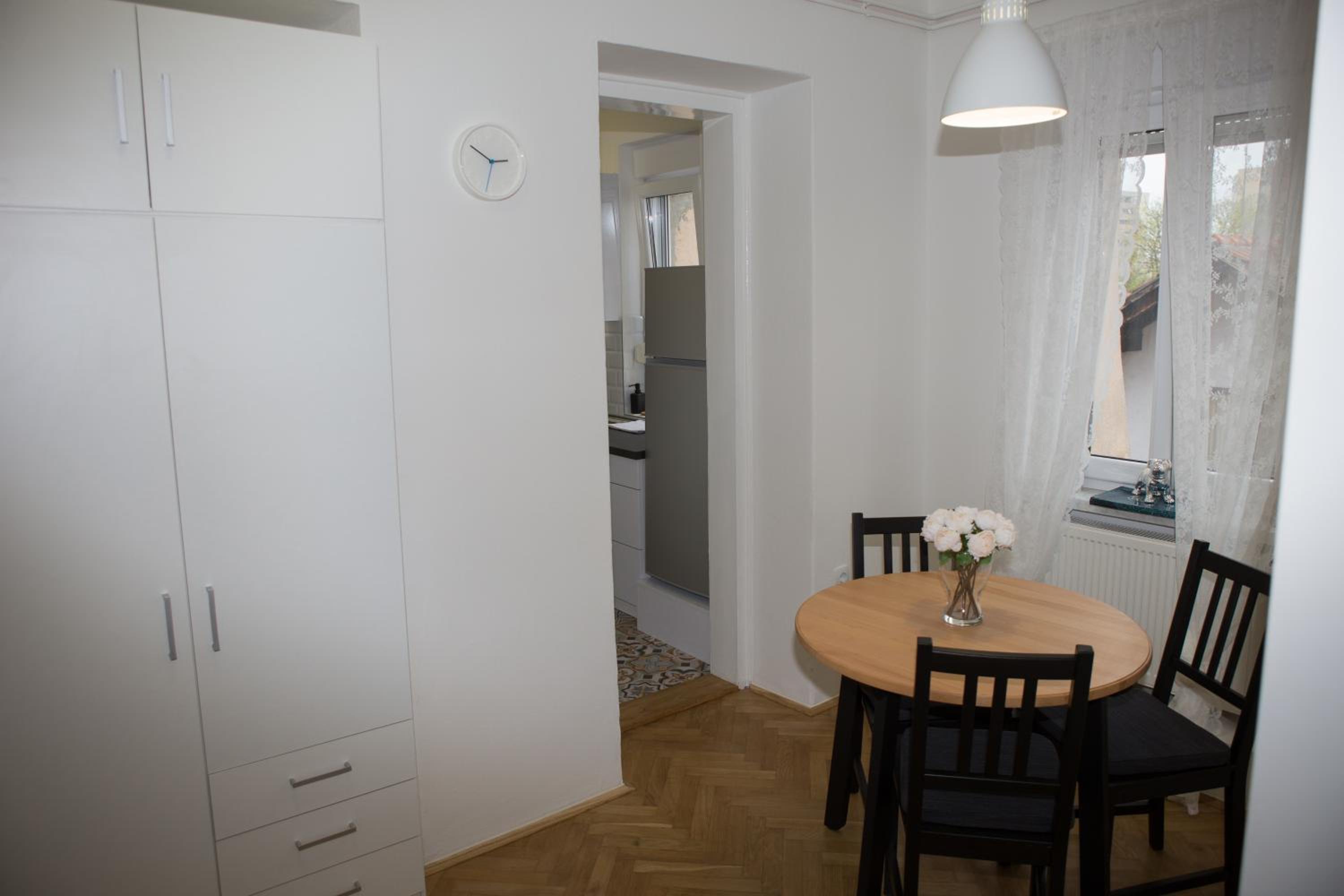 Studio Apartment - Photo 9