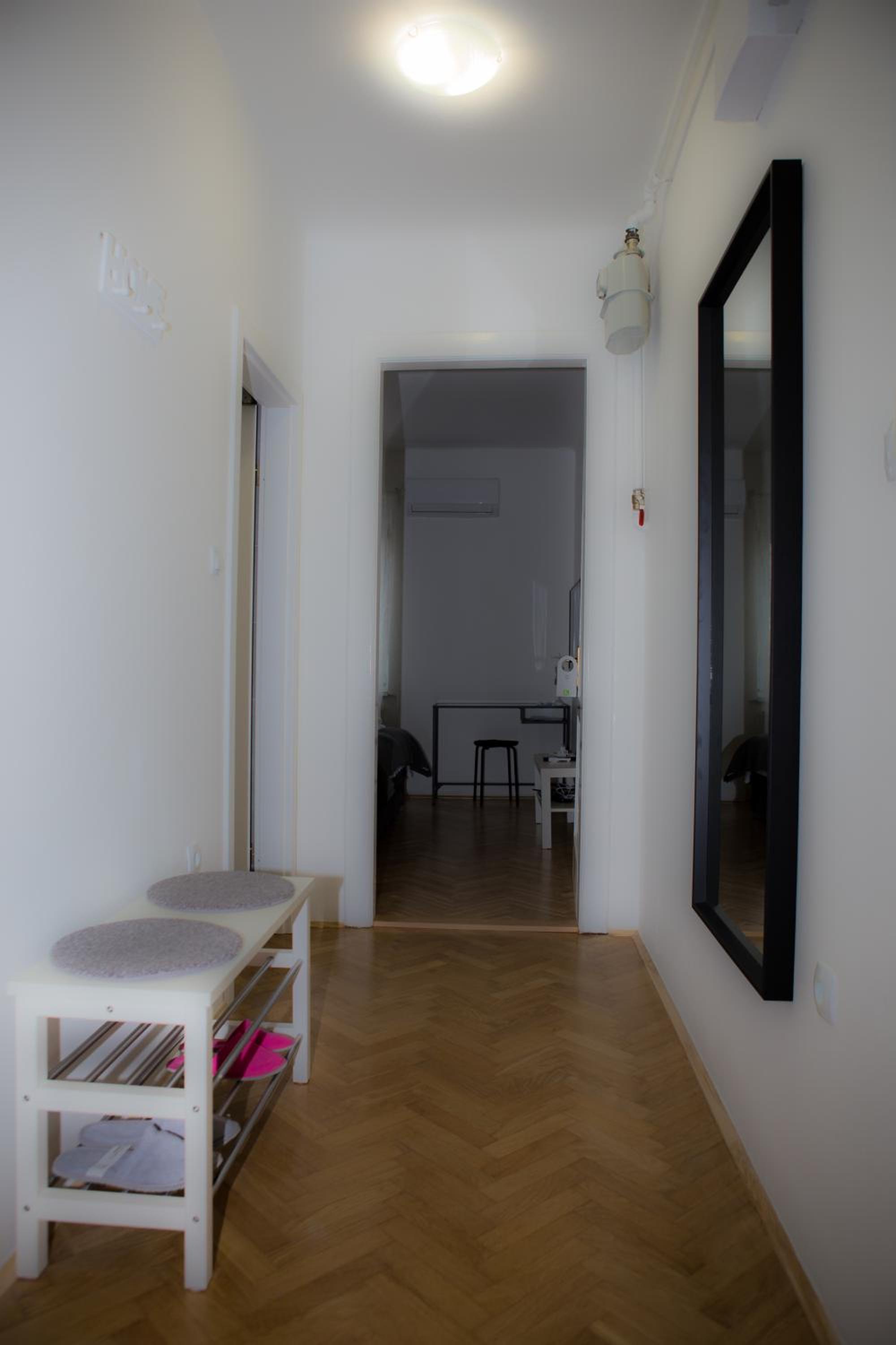 Studio Apartment - Photo 14