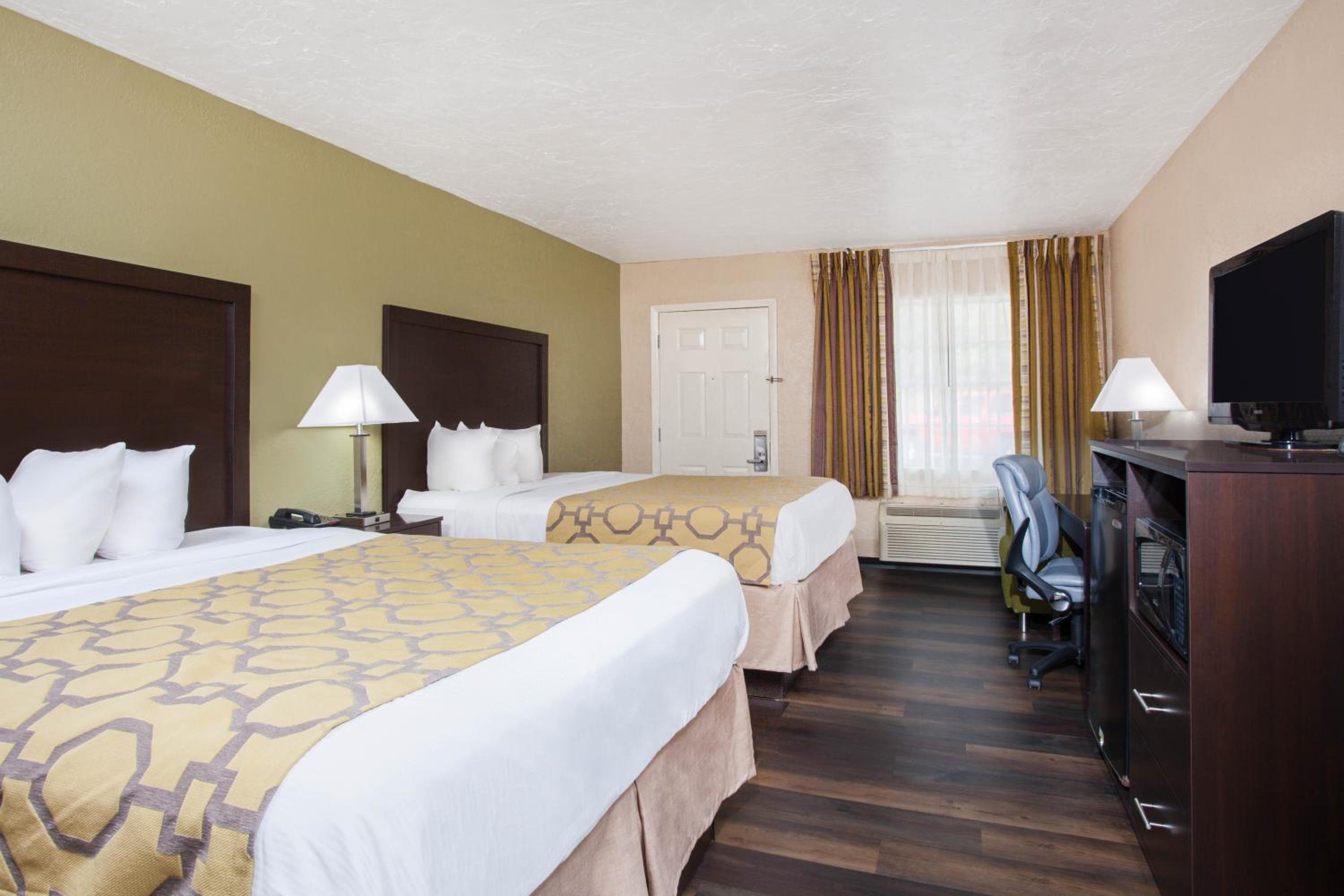 Queen Room with Two Queen Beds - Non-Smoking - Photo 1
