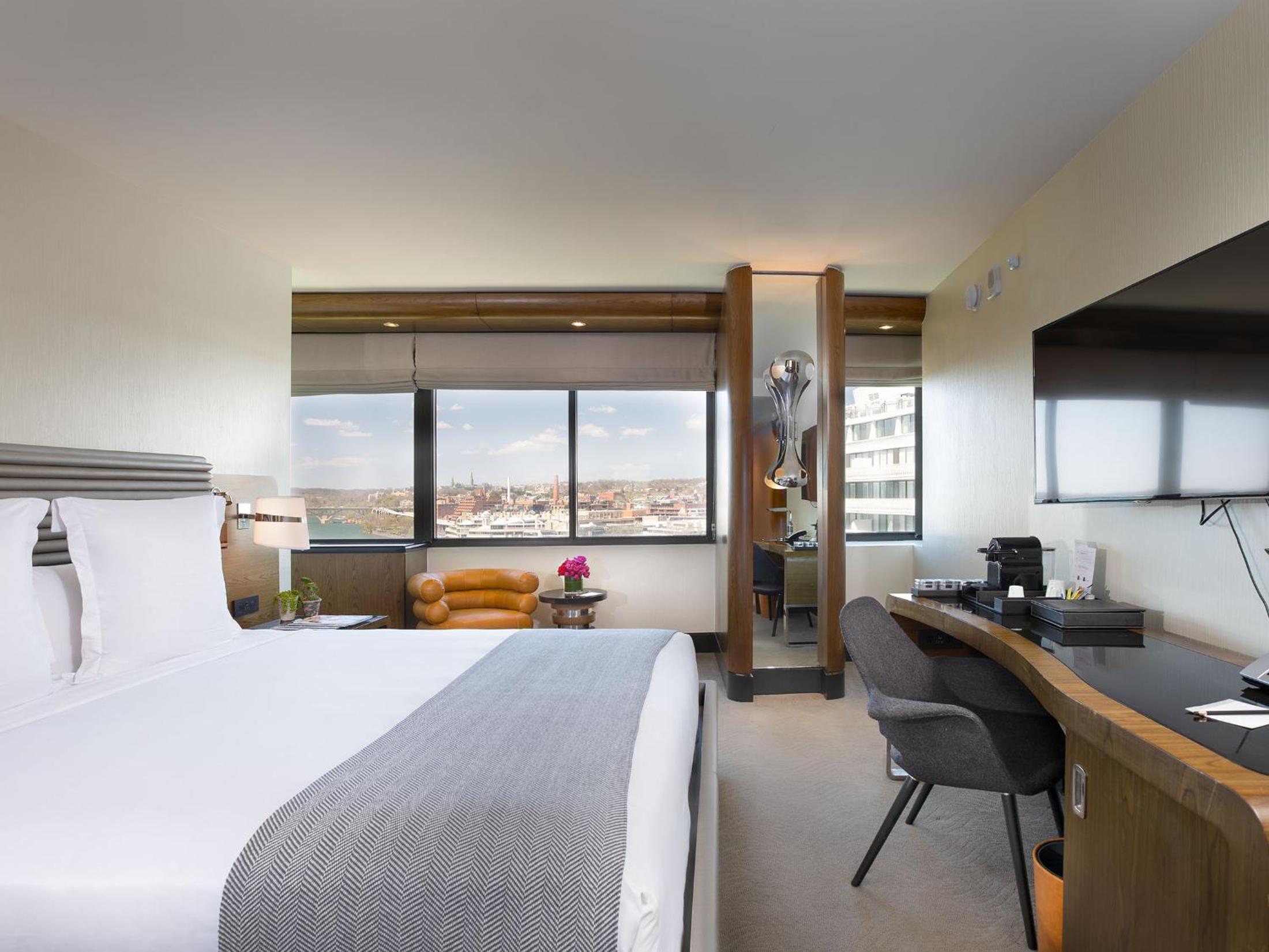 Deluxe King Room with a River view