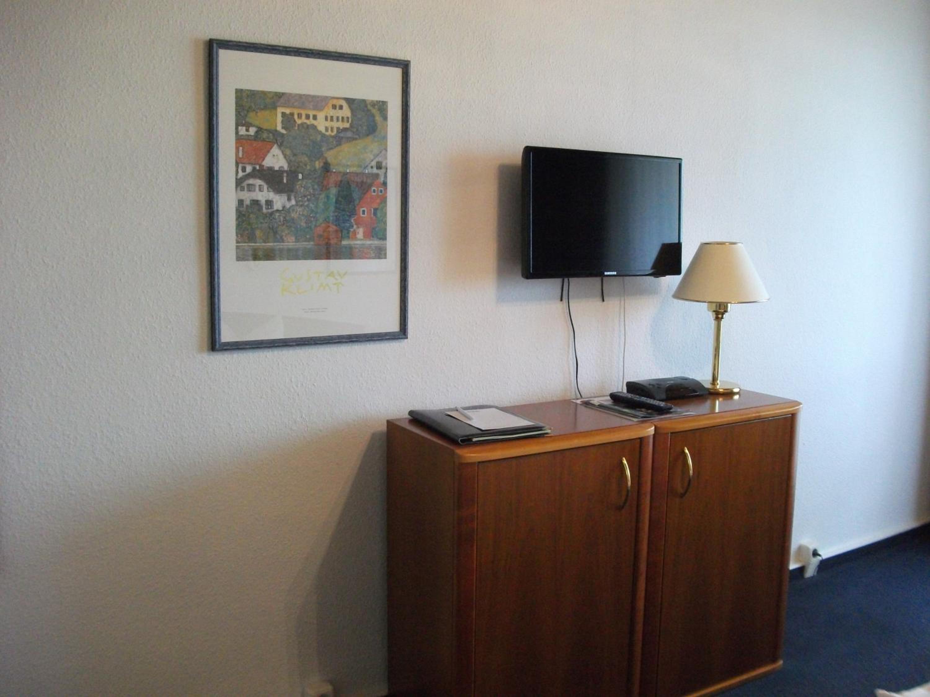 Standard Double or Twin Room - Photo 5