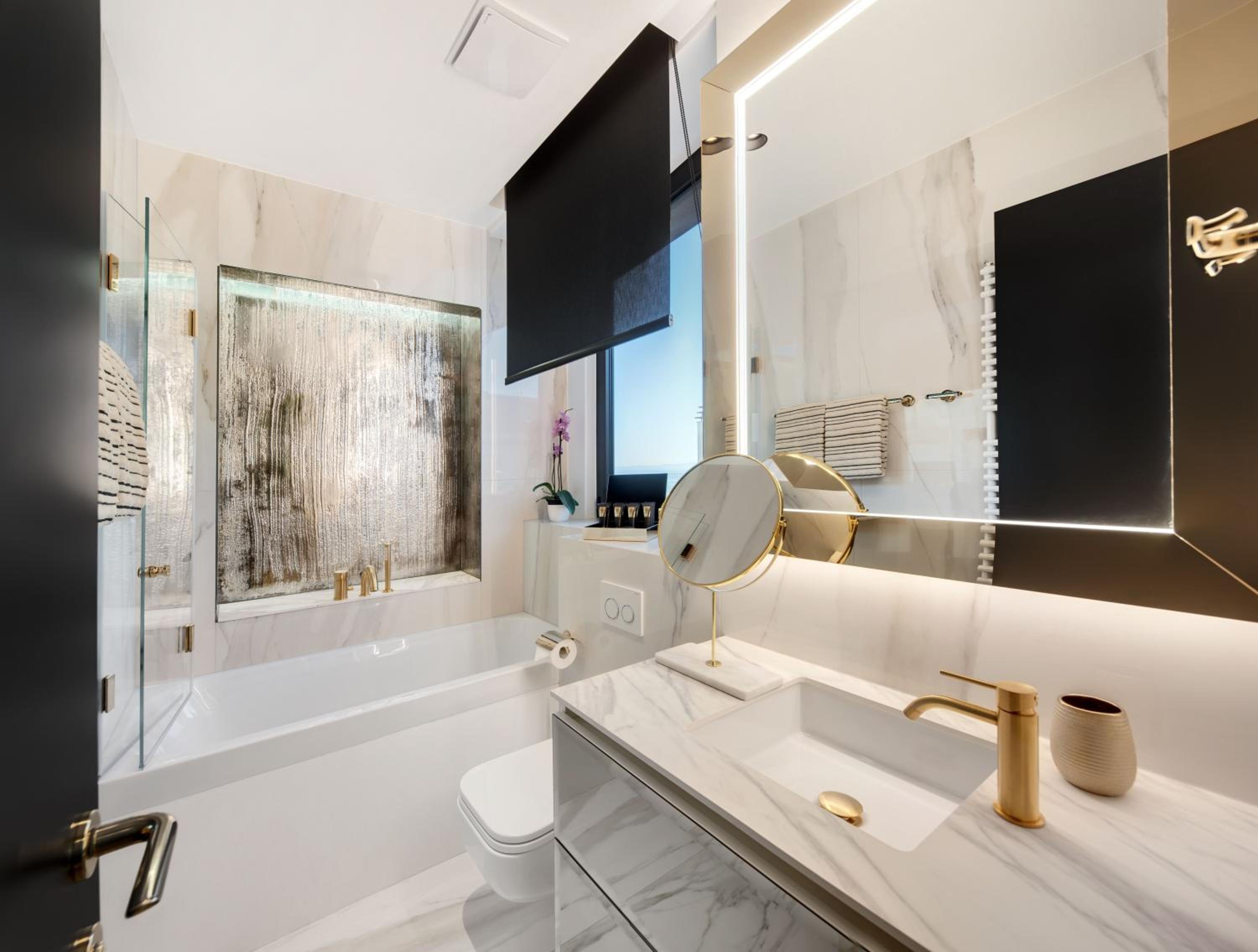 Deluxe Suite with Sea View photo 3