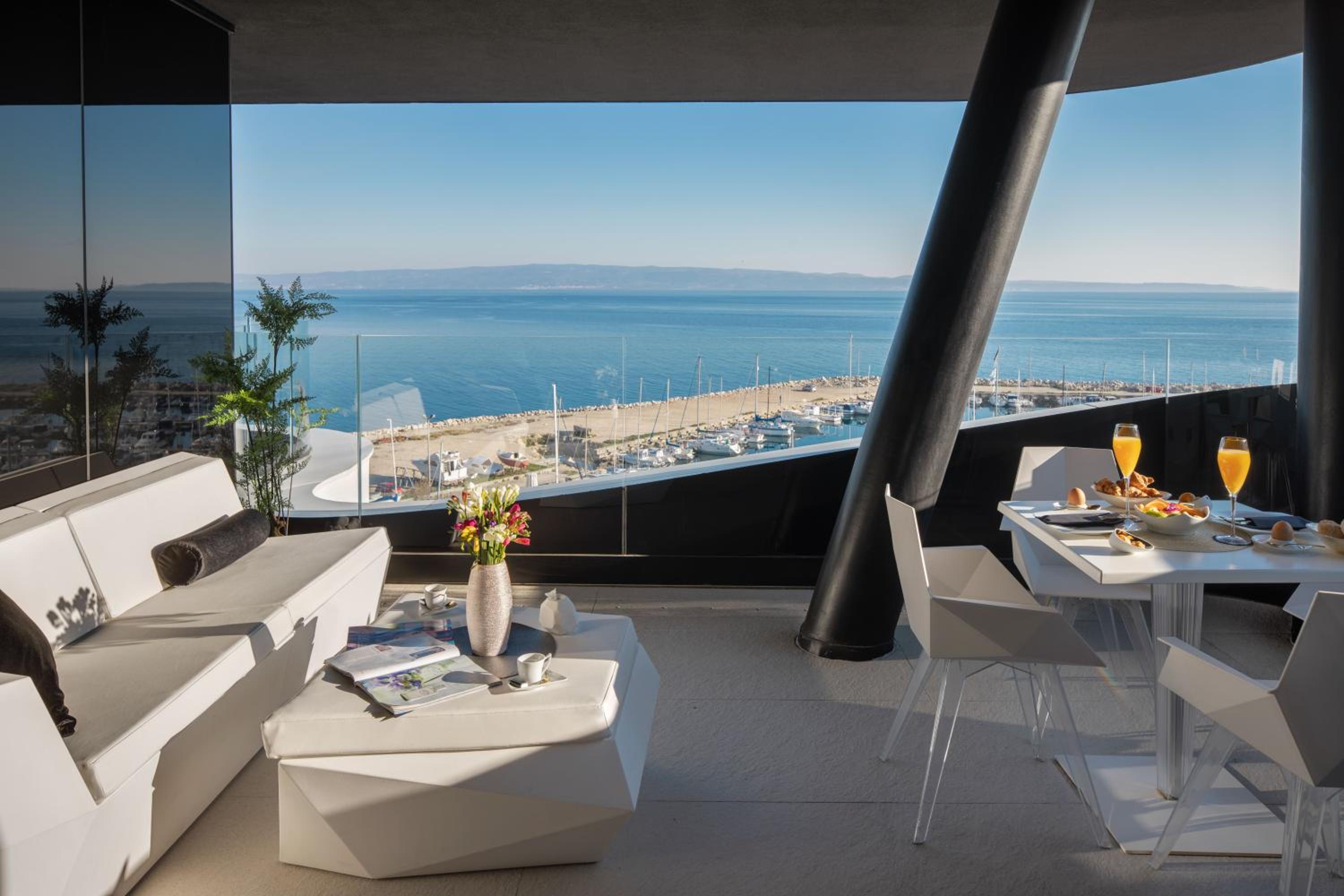Deluxe Suite with Sea View photo 2