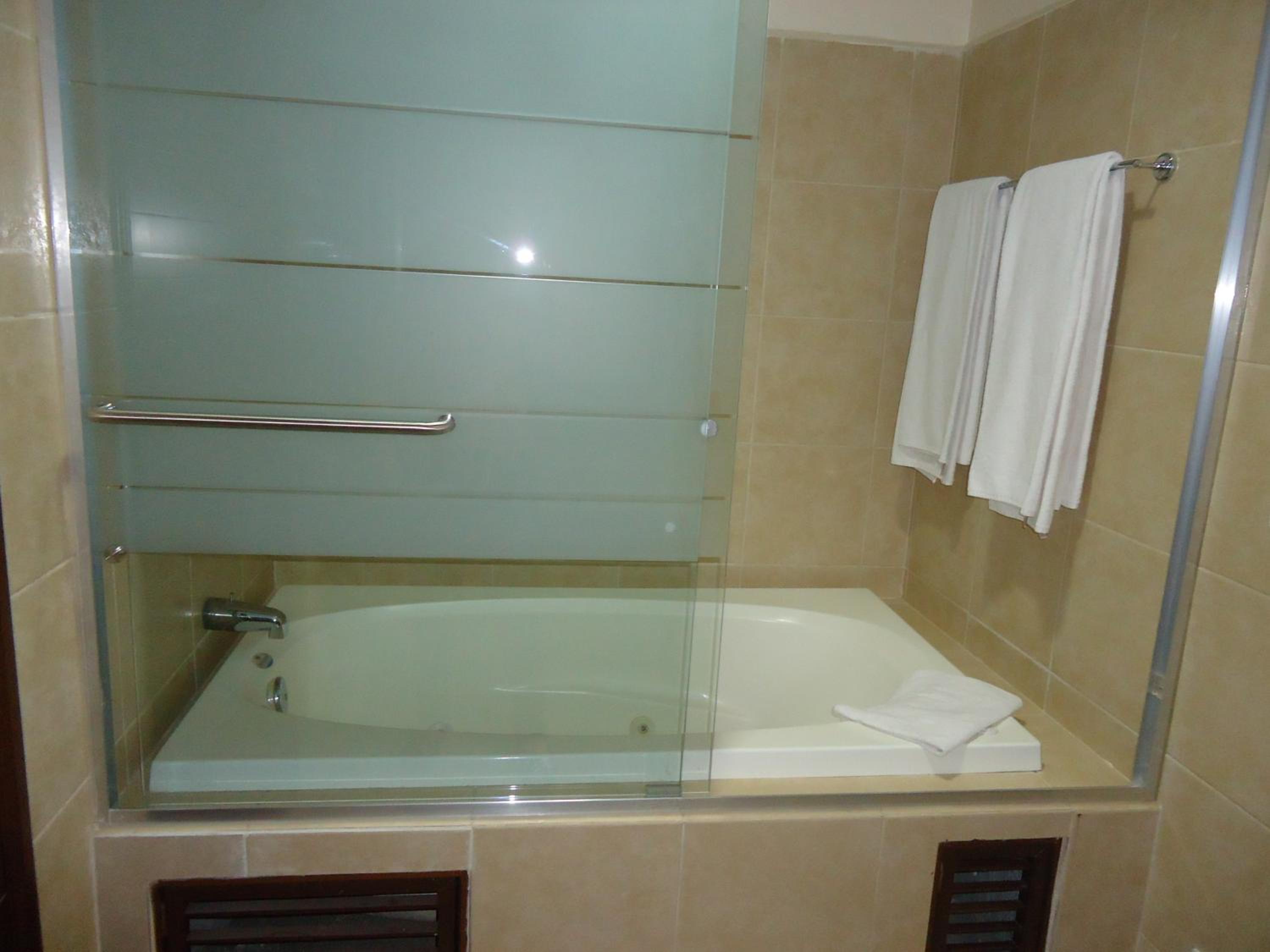 King Room with Spa Bath photo 2