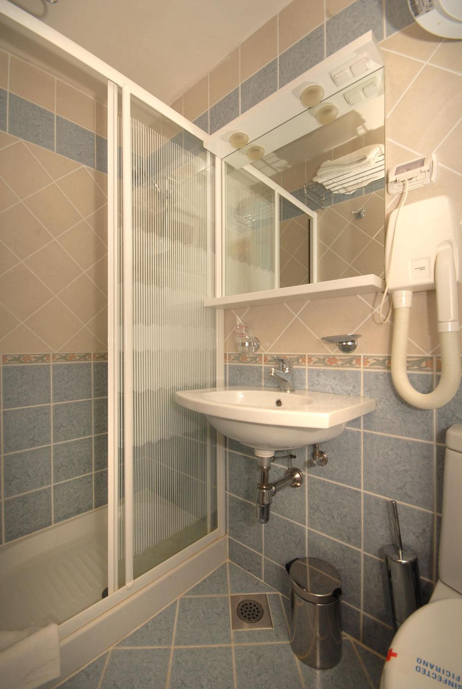 Superior One-Bedroom Apartment with Sea View (4 Adults)  photo 2