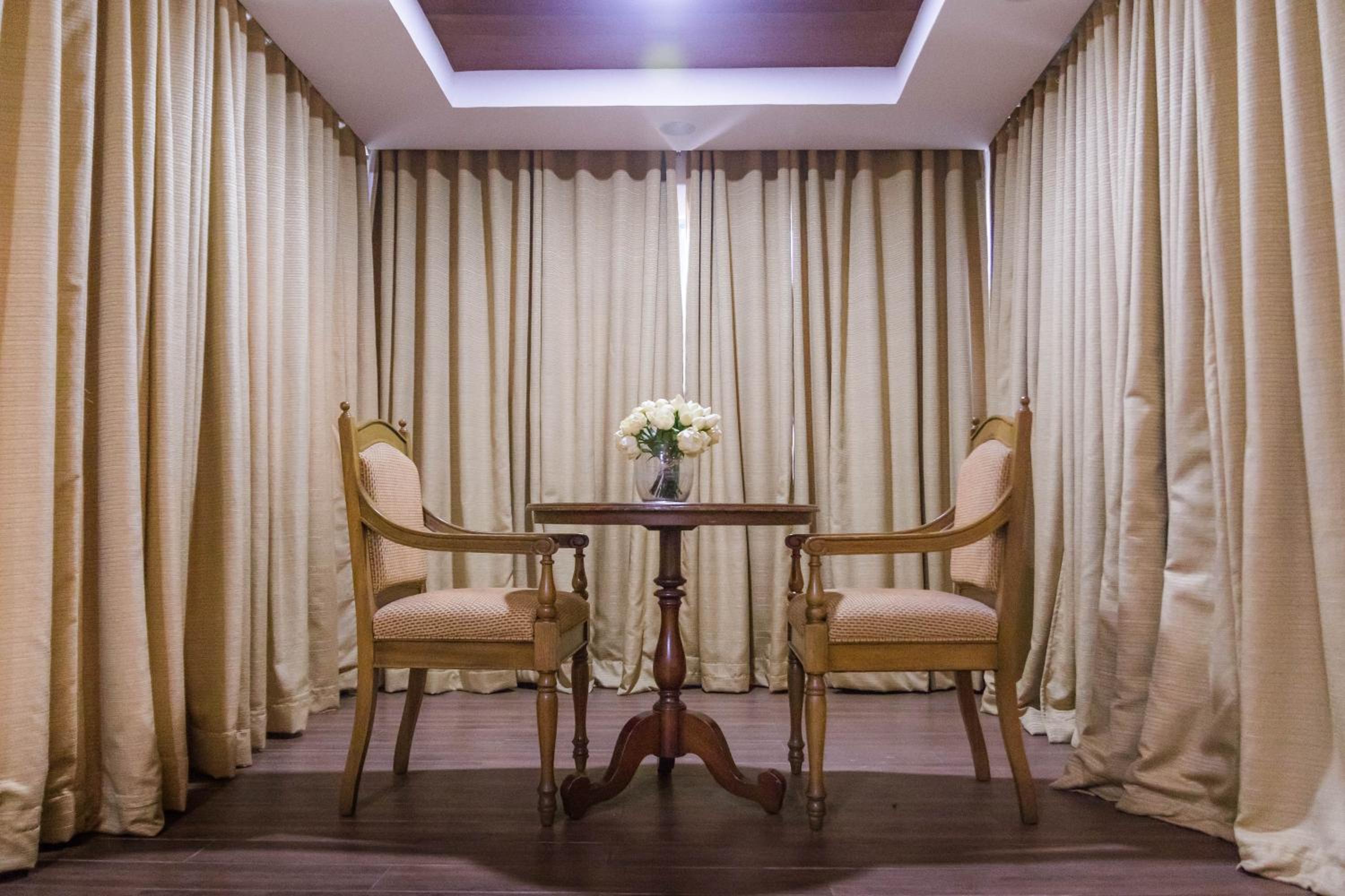 Family Room - Photo 2