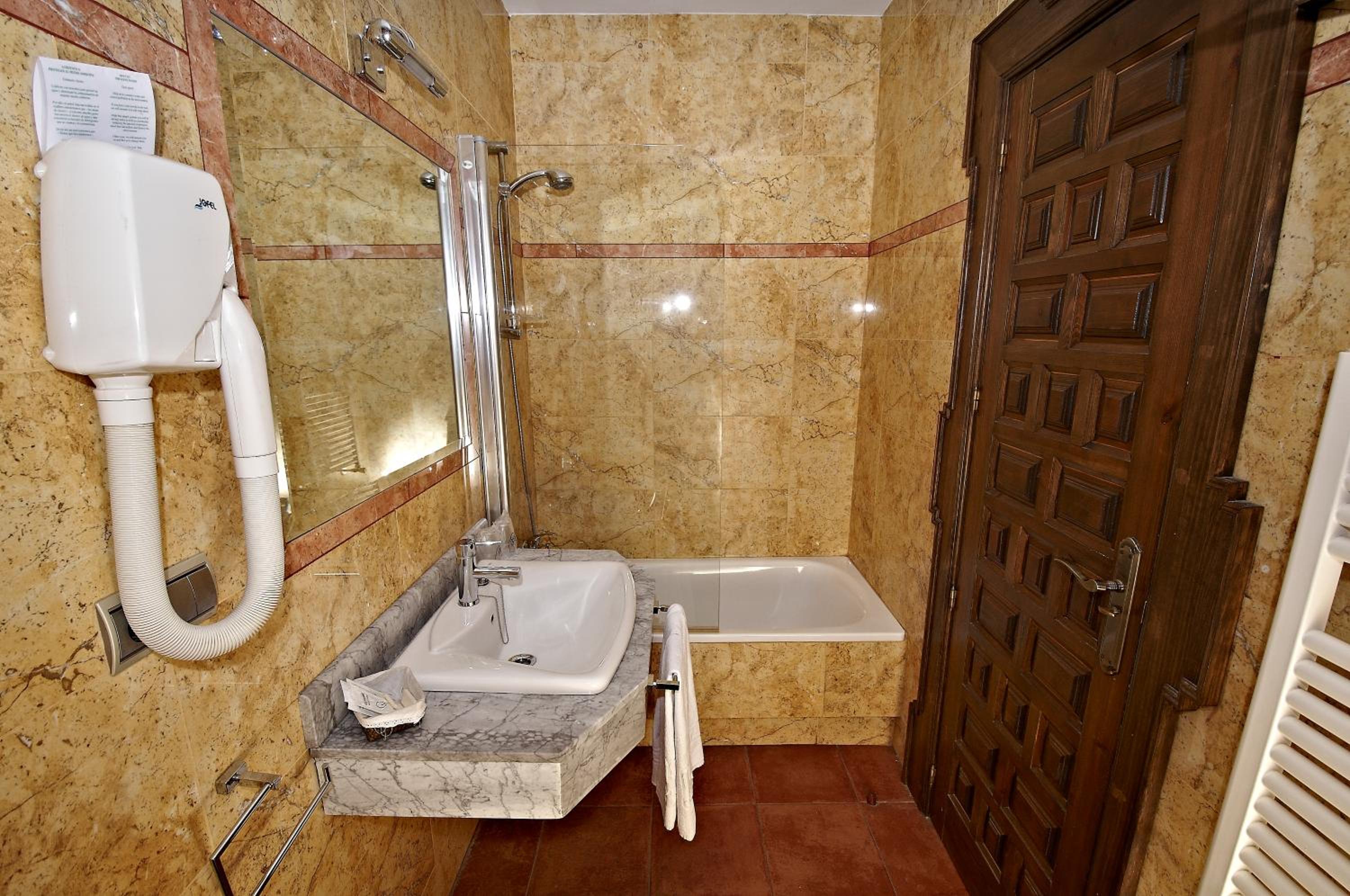 Interior Double or Twin Room - Photo 3