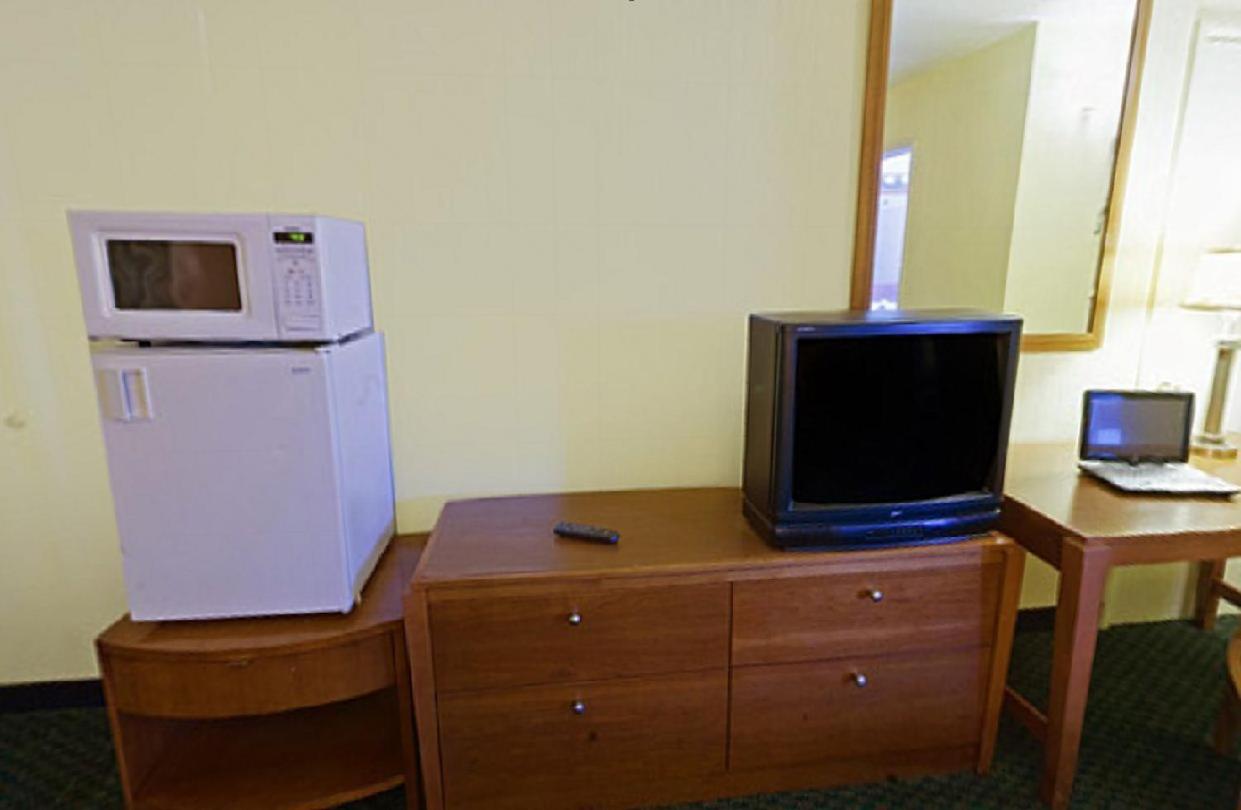 Room with Two Double Beds - Photo 2