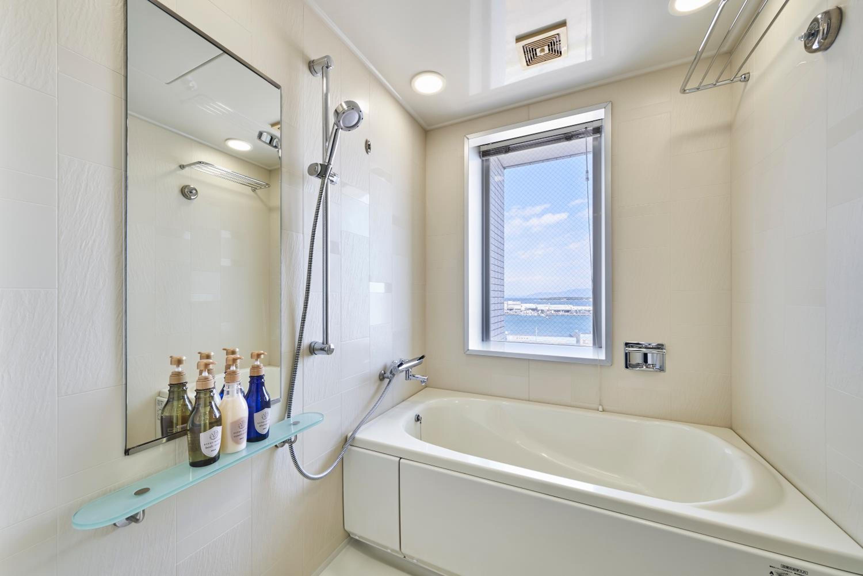 Deluxe Twin Room with Extra Bed - Non-Smoking photo 3