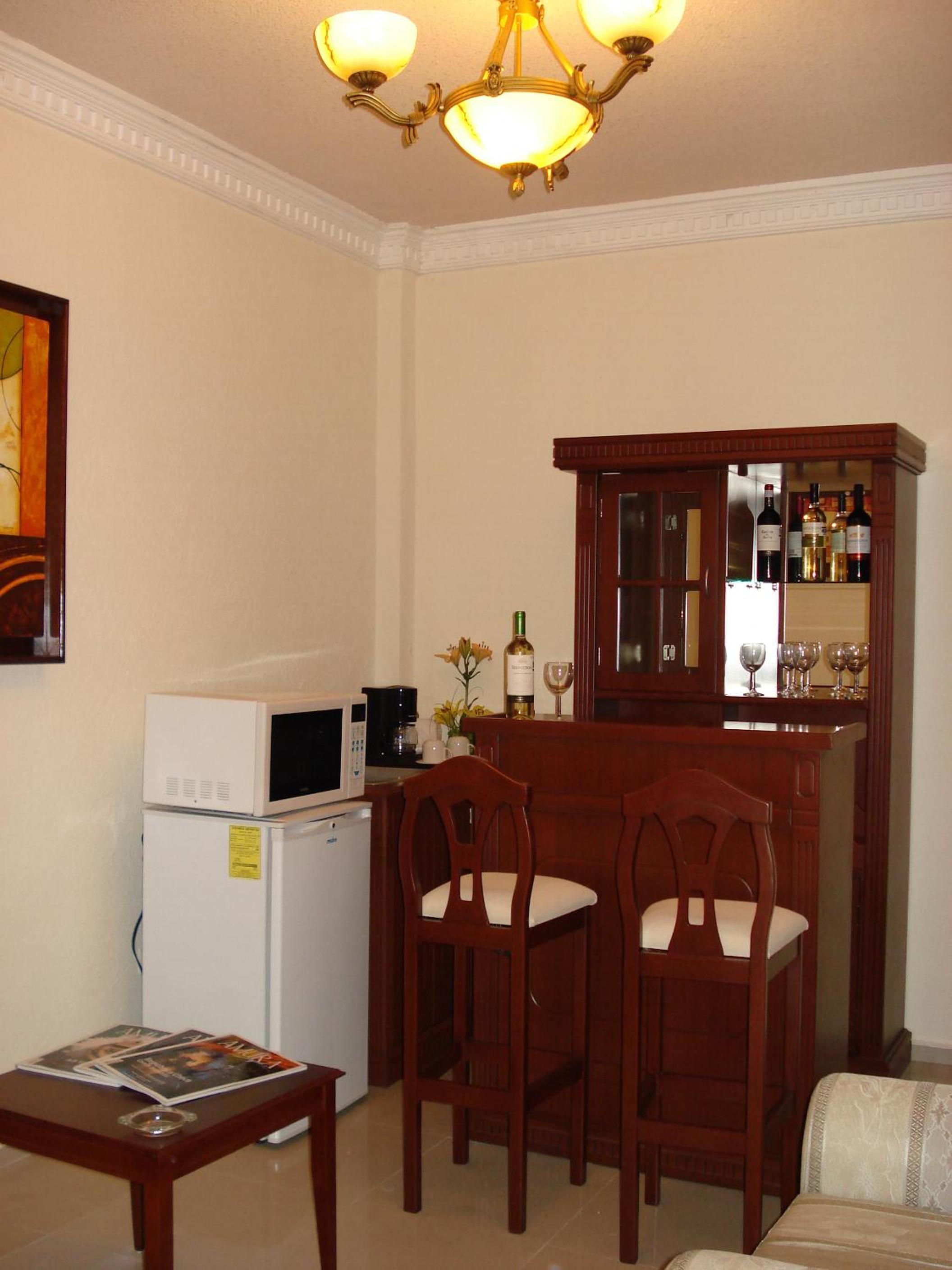 Two-Bedroom Suite - Photo 4