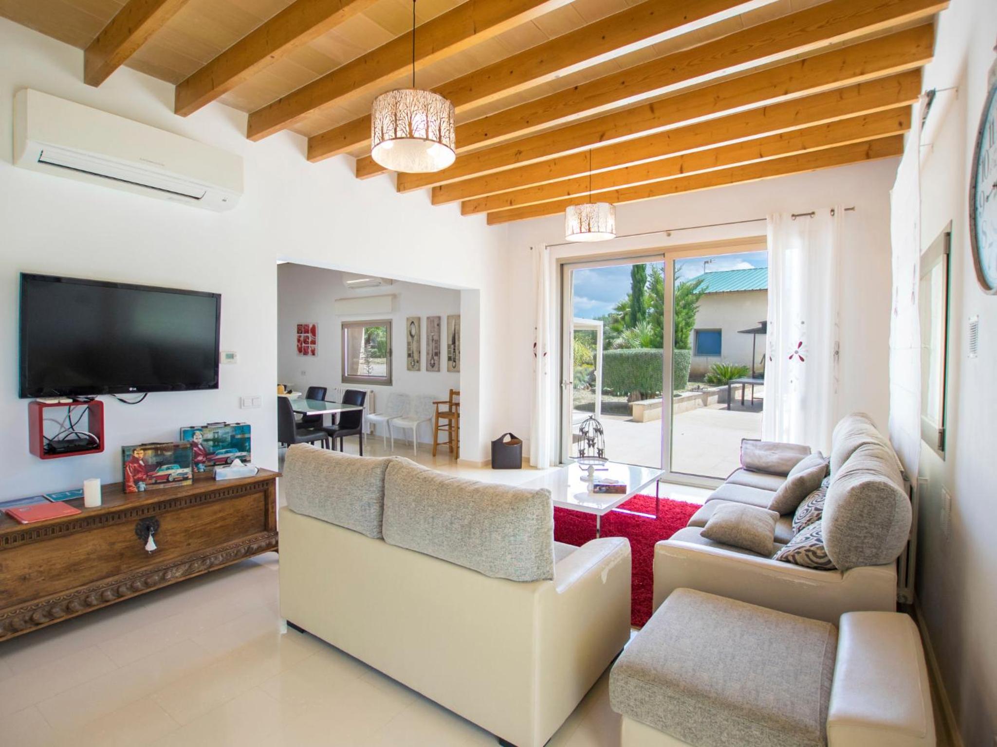 Villa photo 2